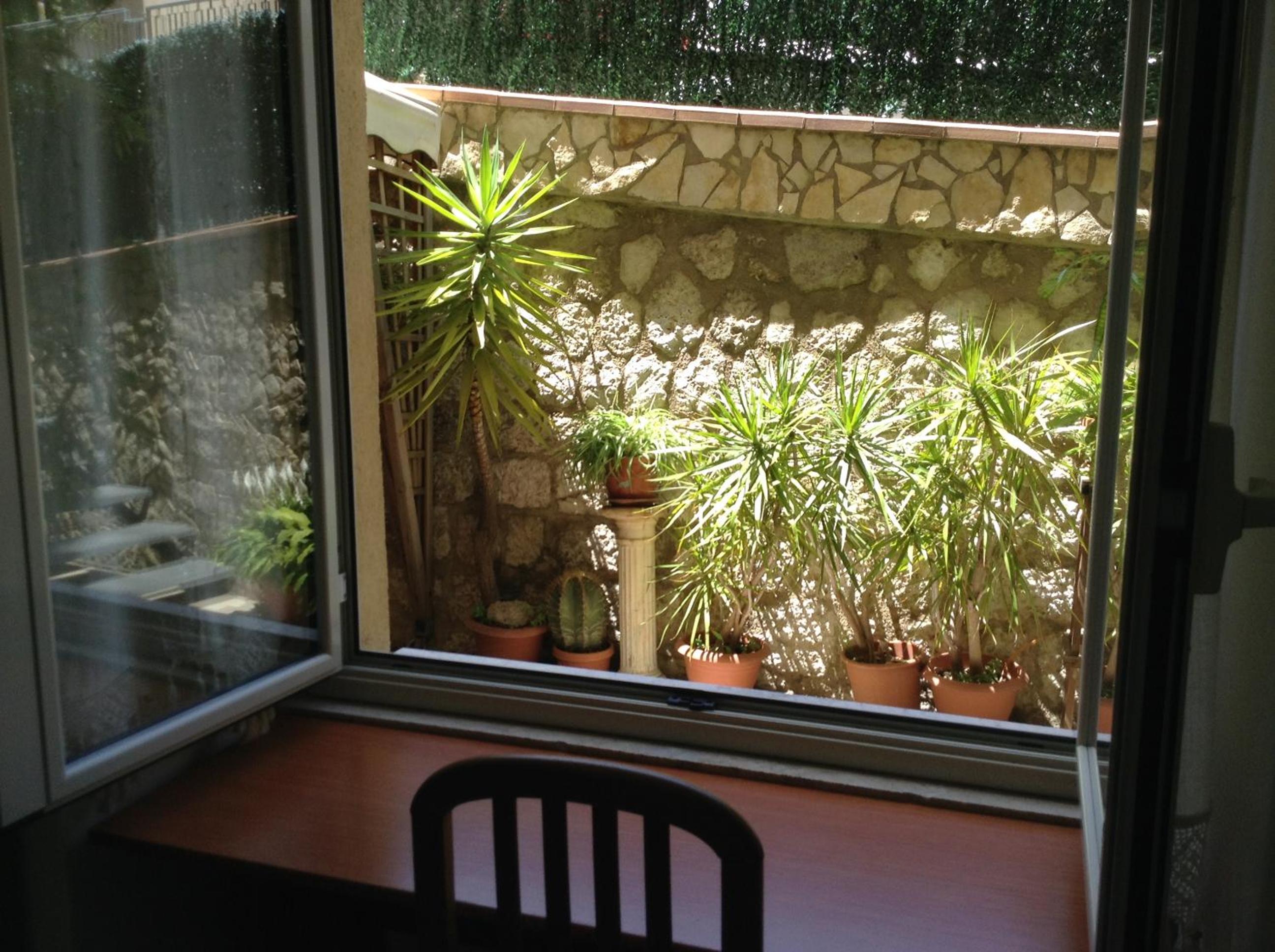 Double or Twin Room - Photo 8