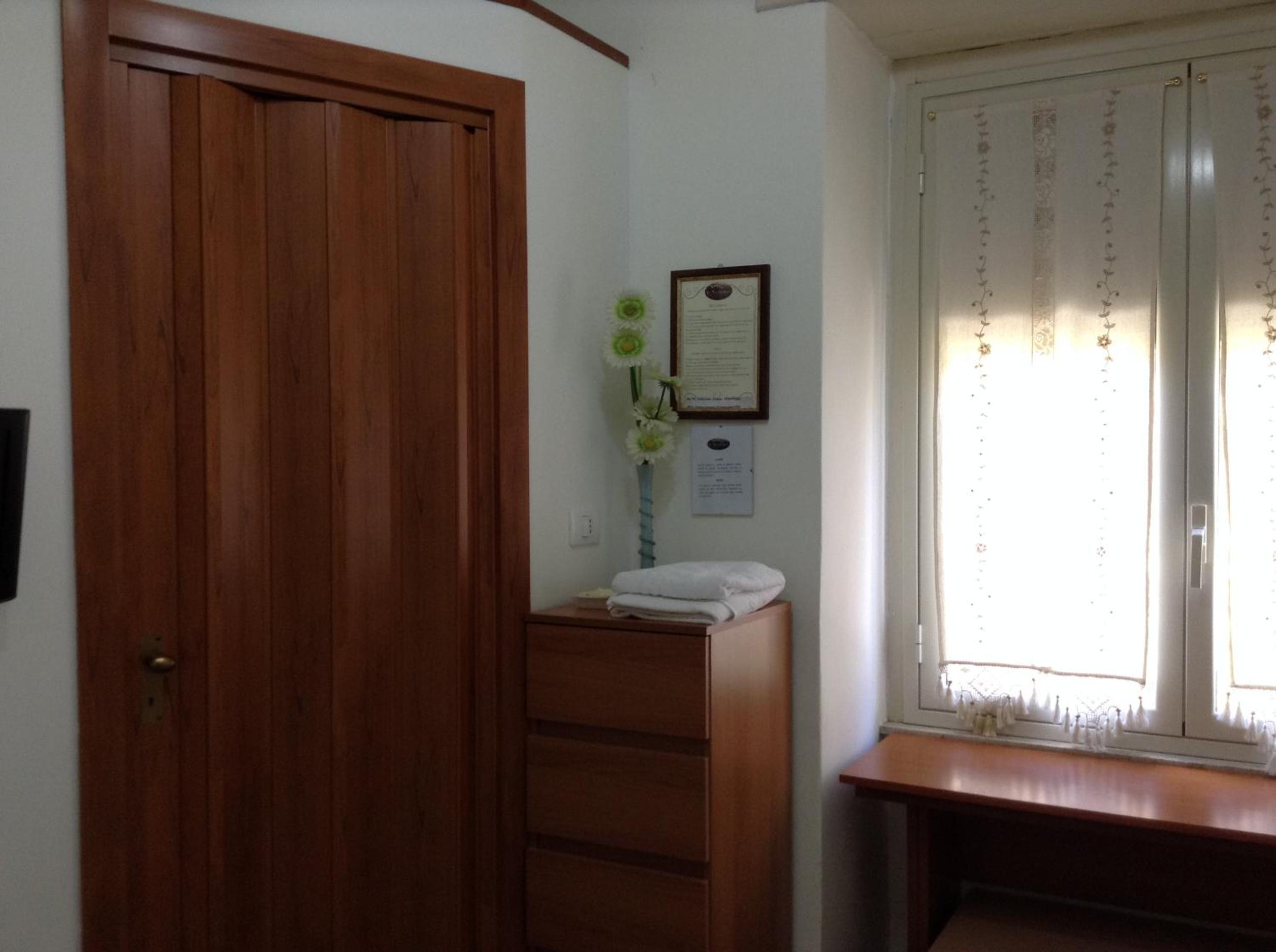 Double or Twin Room - Photo 7