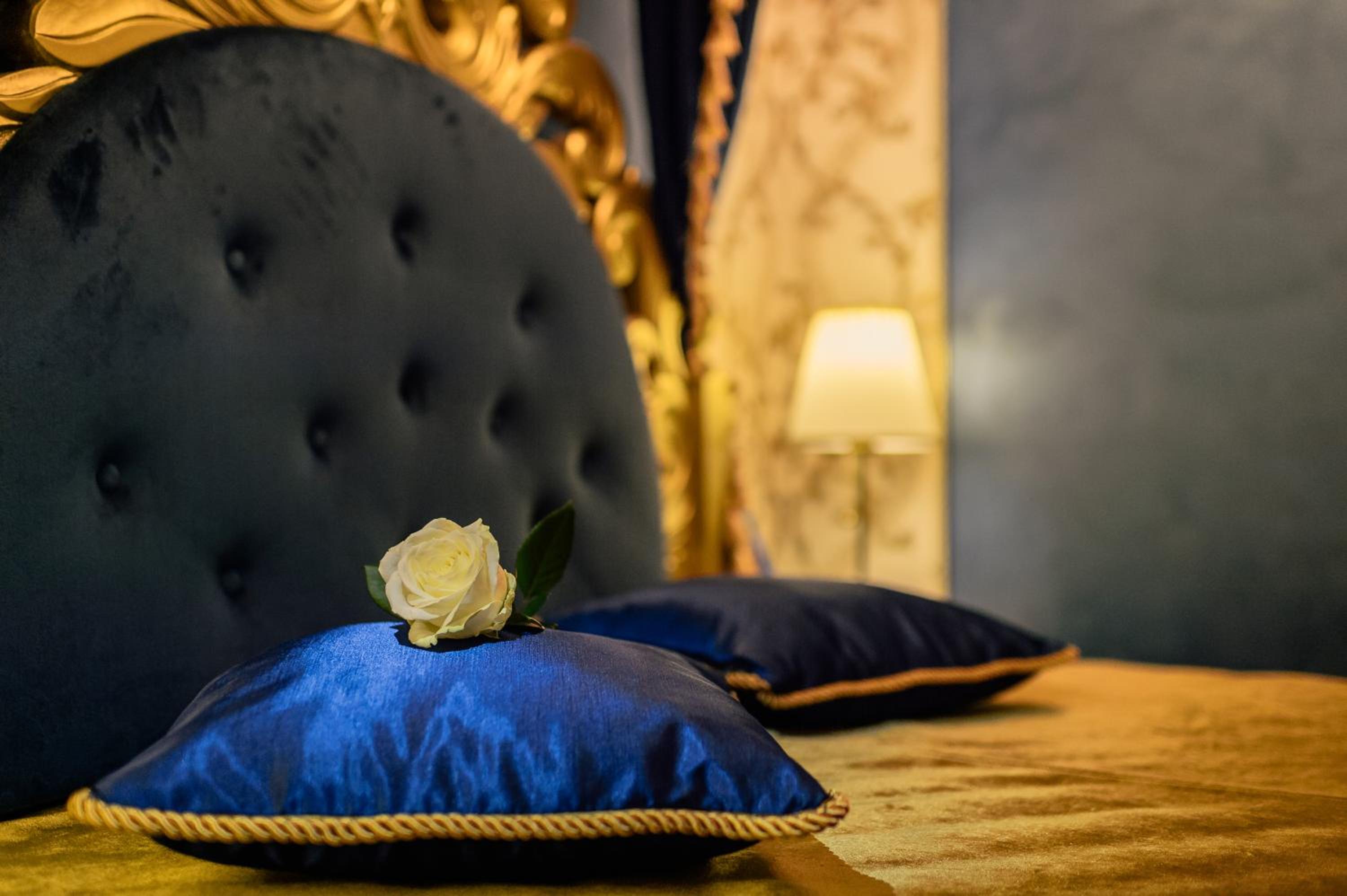 Deluxe King Room photo 1