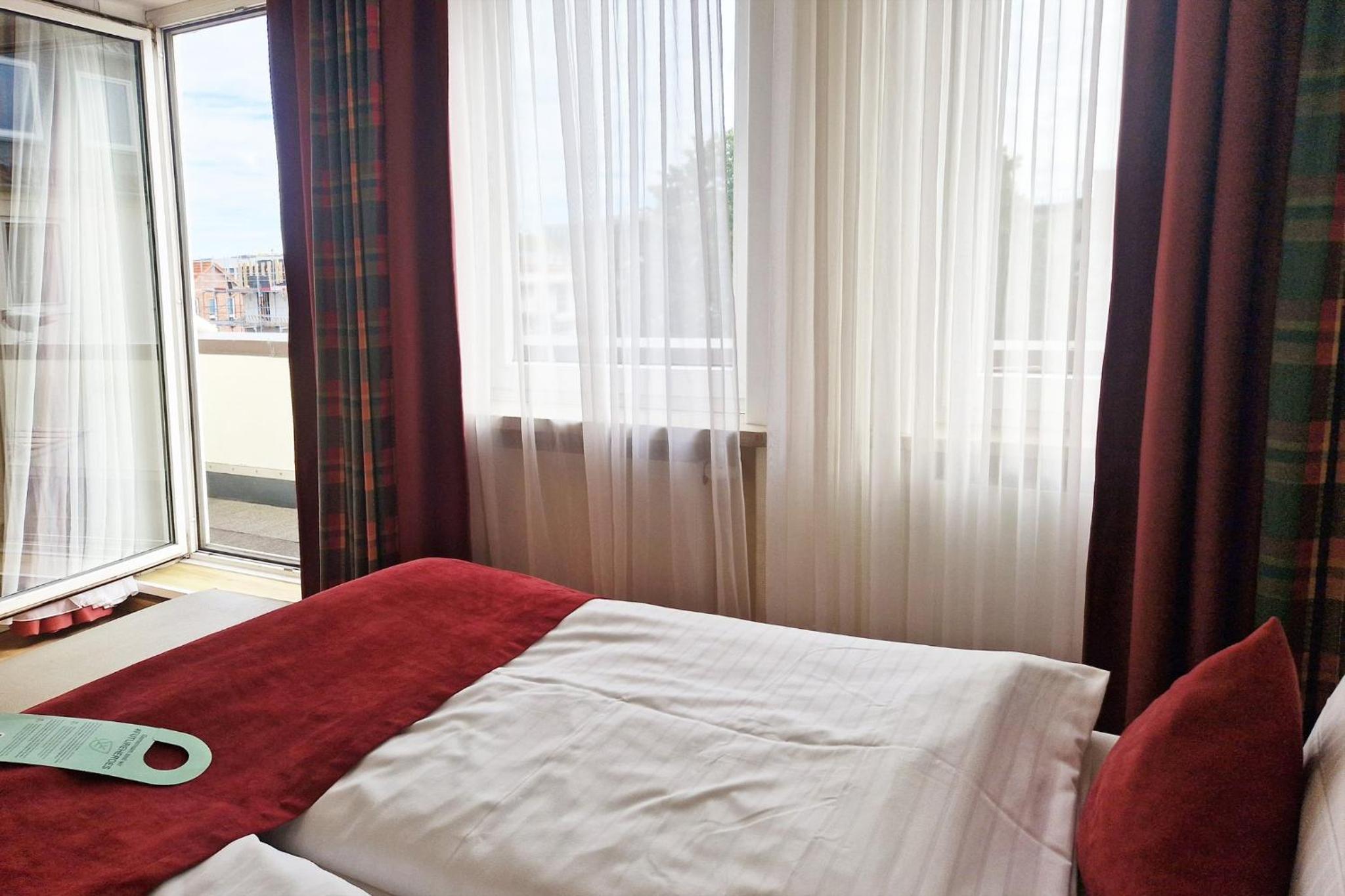 Premium Family Twin Room with Furnished Balcony and Sofa Bed - Photo 13