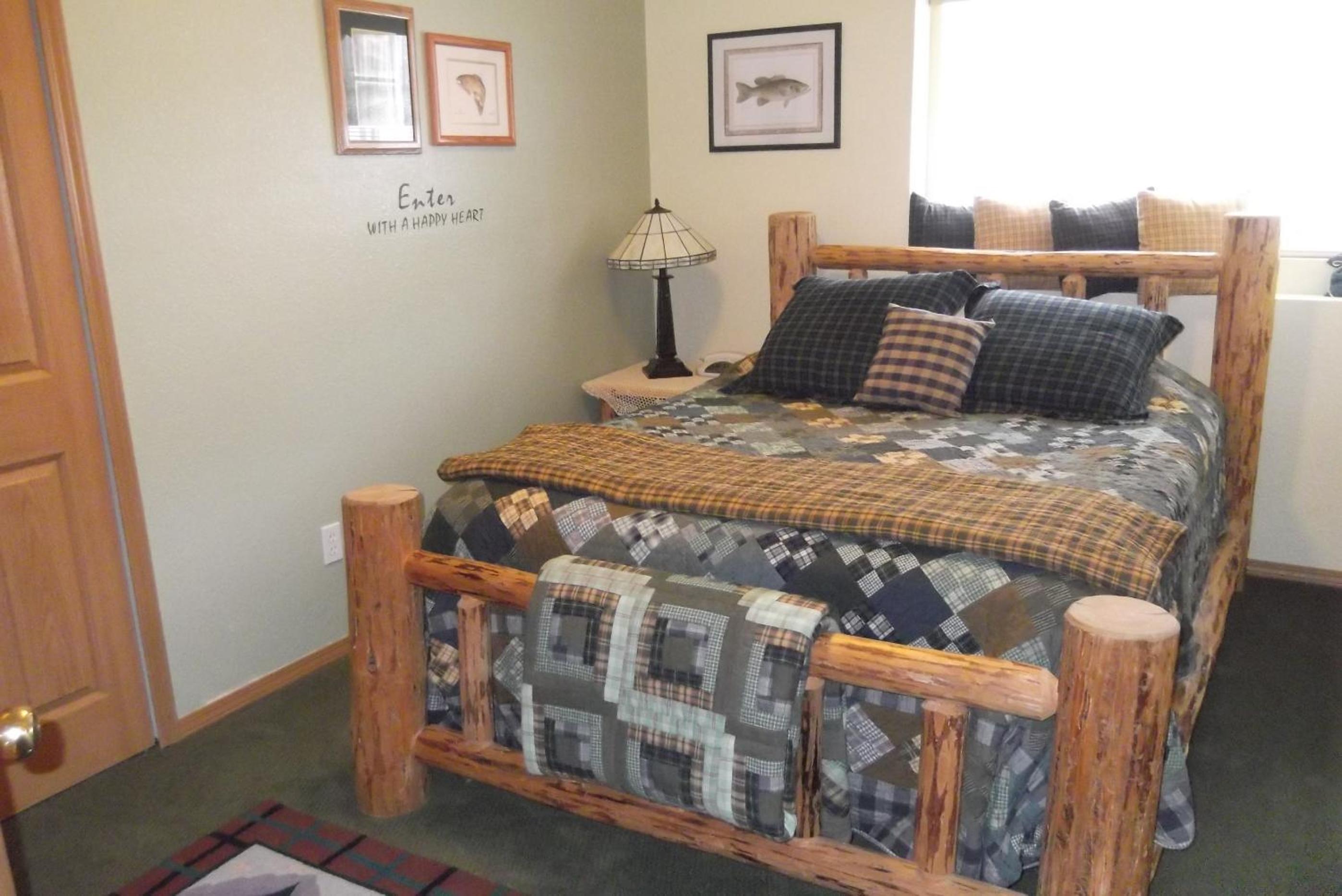 Standard Queen Room With Private bathroom