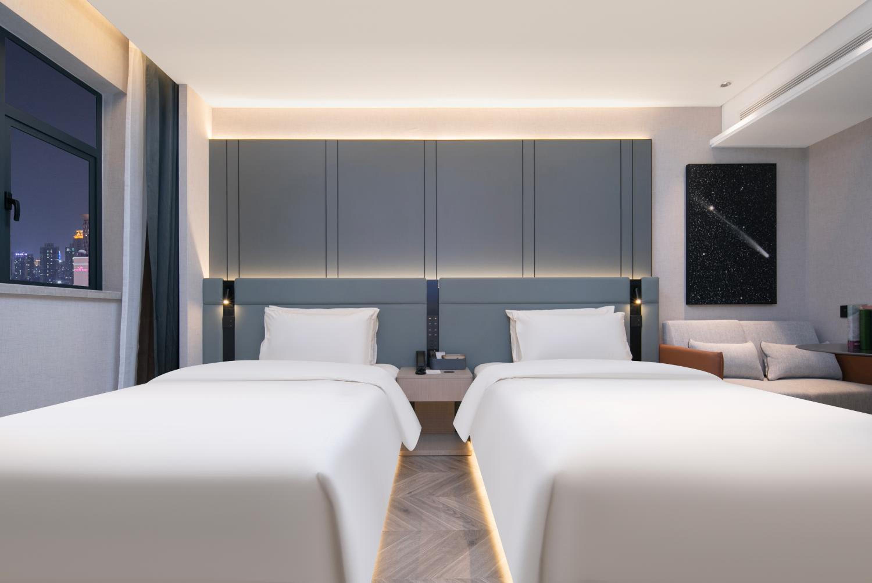 Jimu Twin Room with City View photo 2