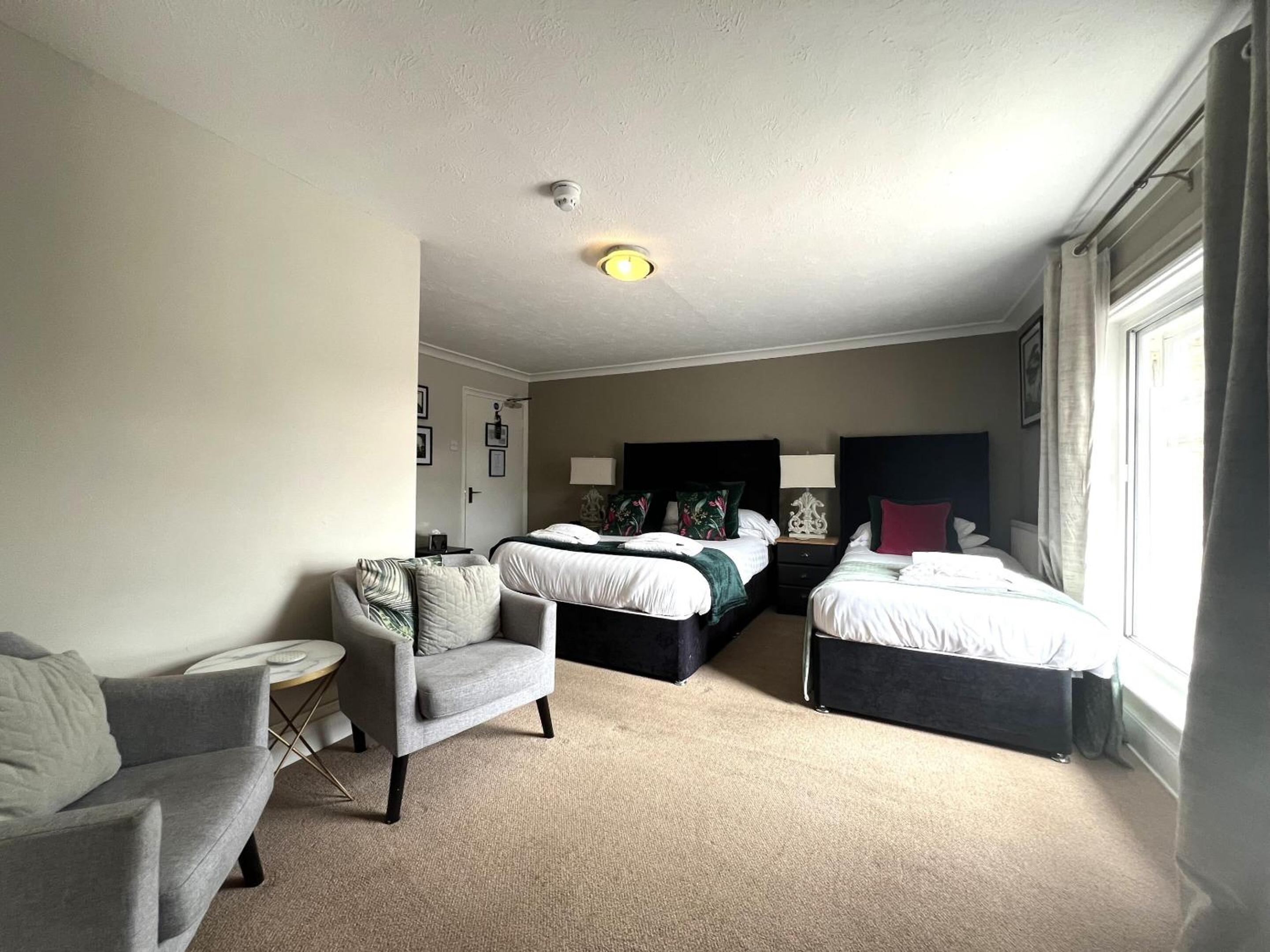 Twin Room - Photo 2