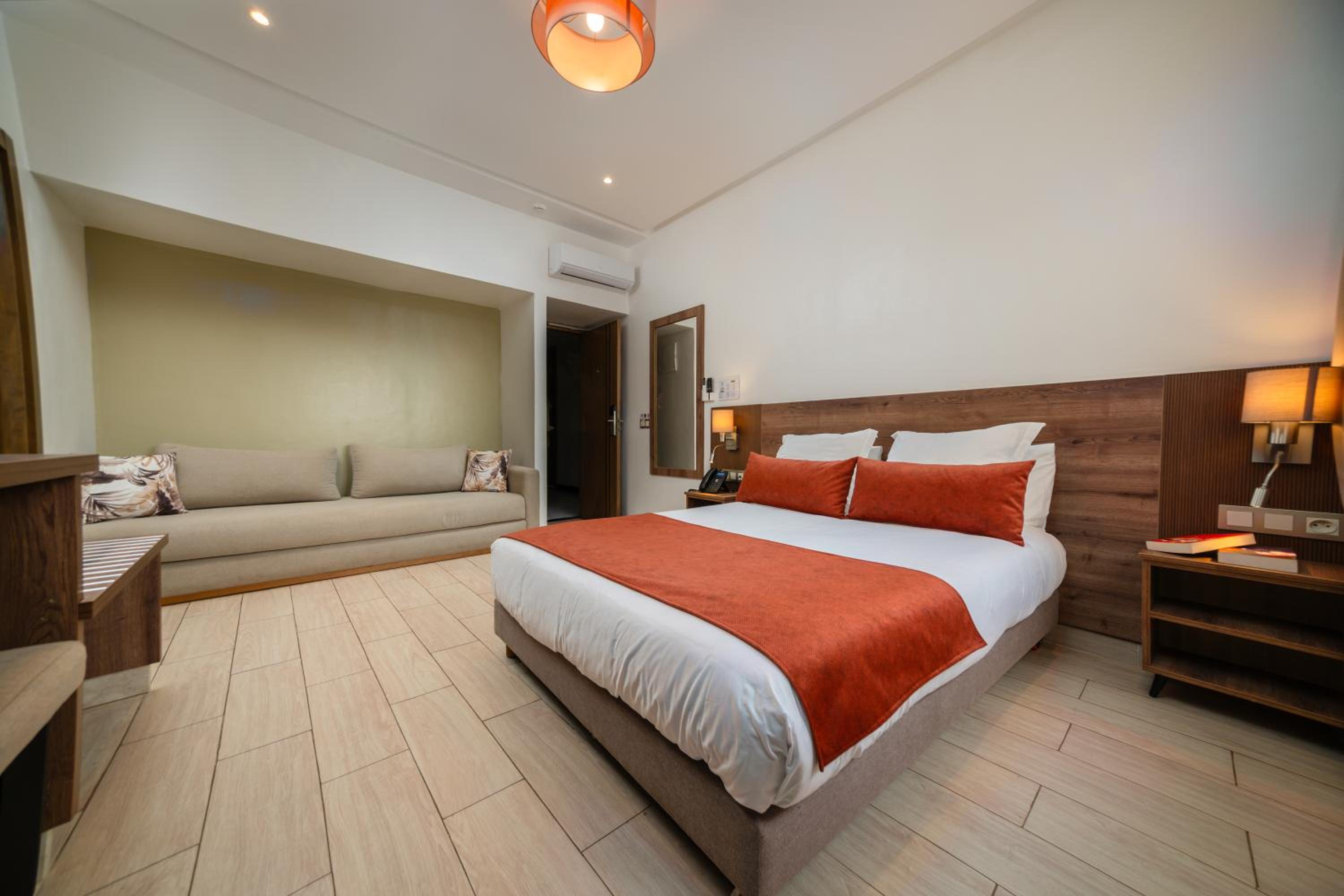 Deluxe Double Room with Balcony photo 1