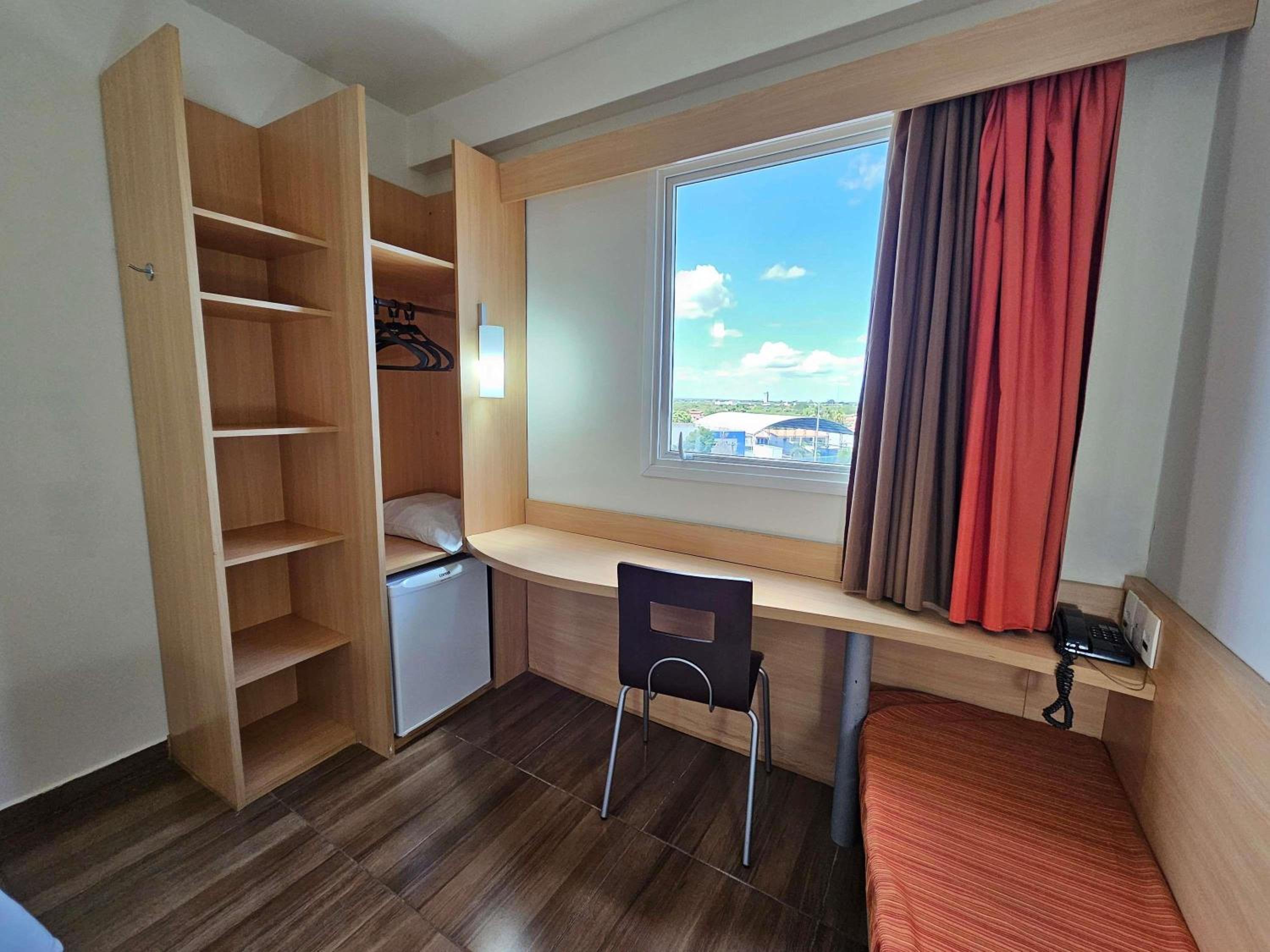 Standard Room with 2 Single Beds