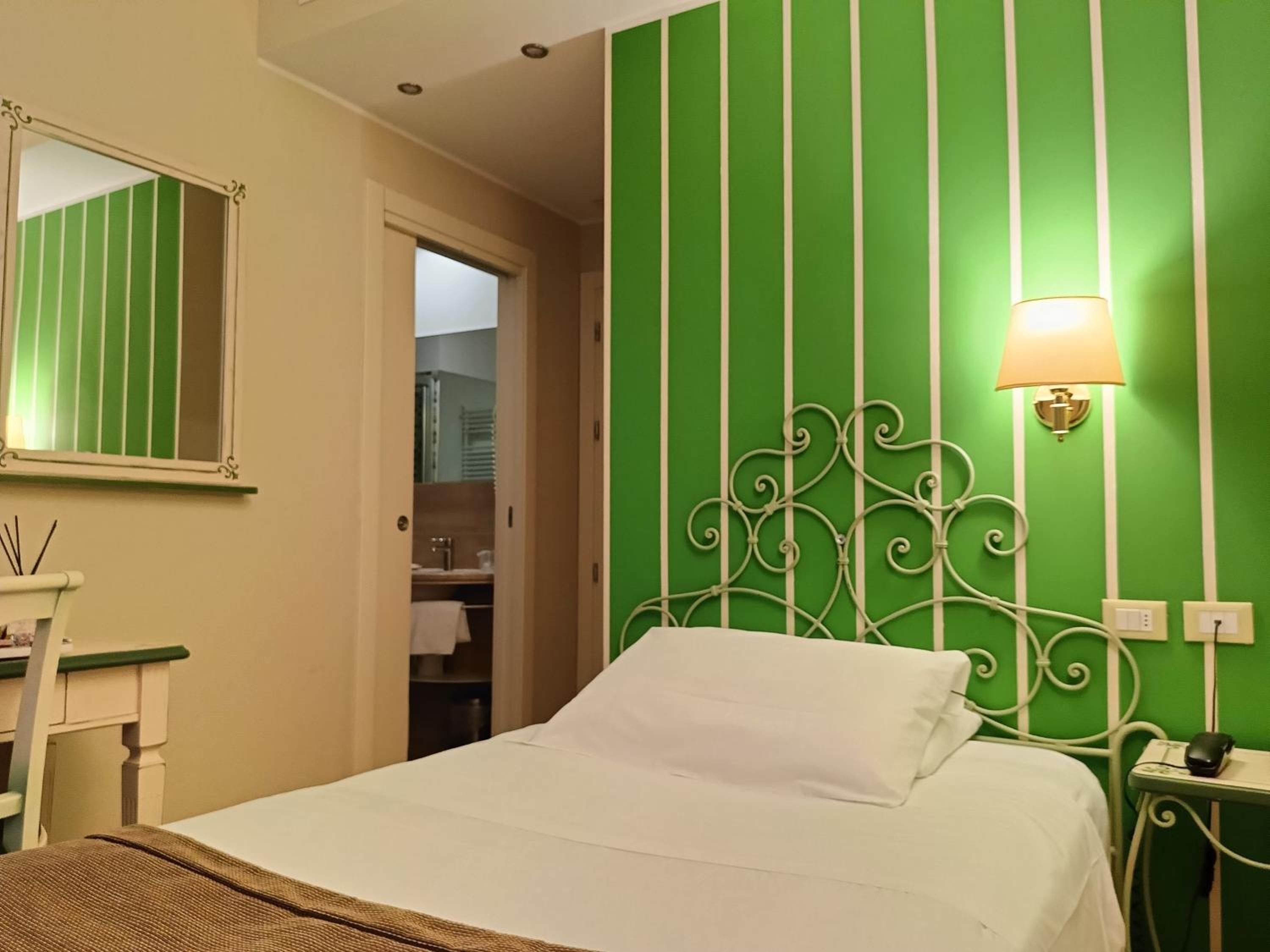 Single Room photo 2