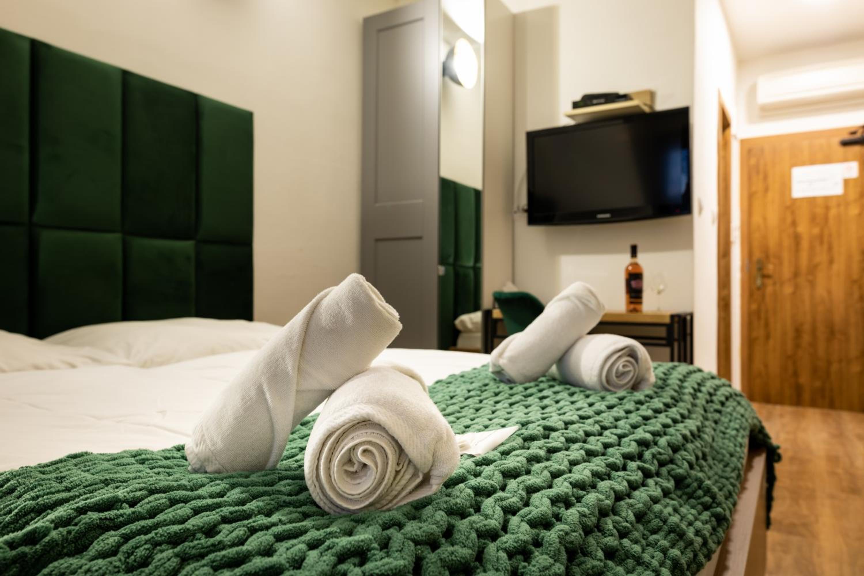 Double Room with Private Bathroom photo 3