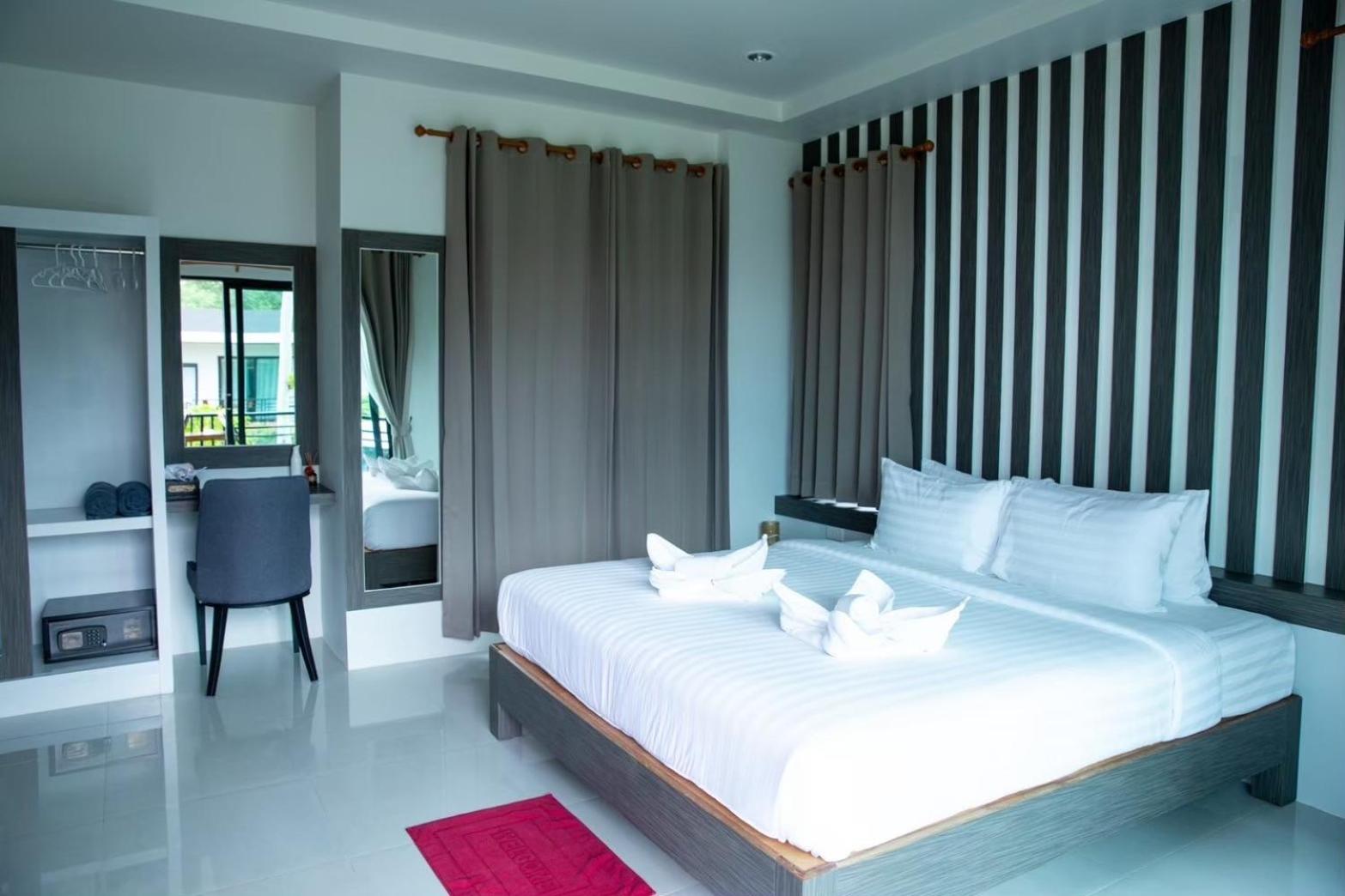 One-Bedroom House - Photo 4