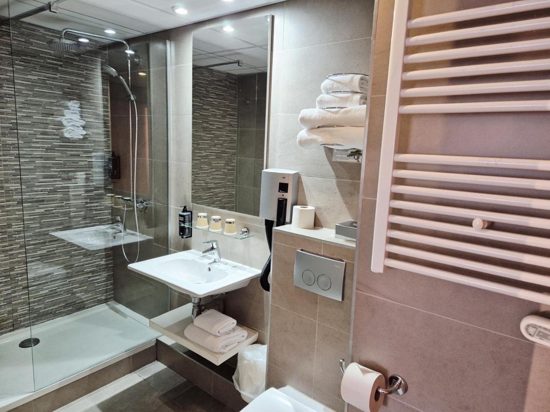 Standard Room with Two Single Beds