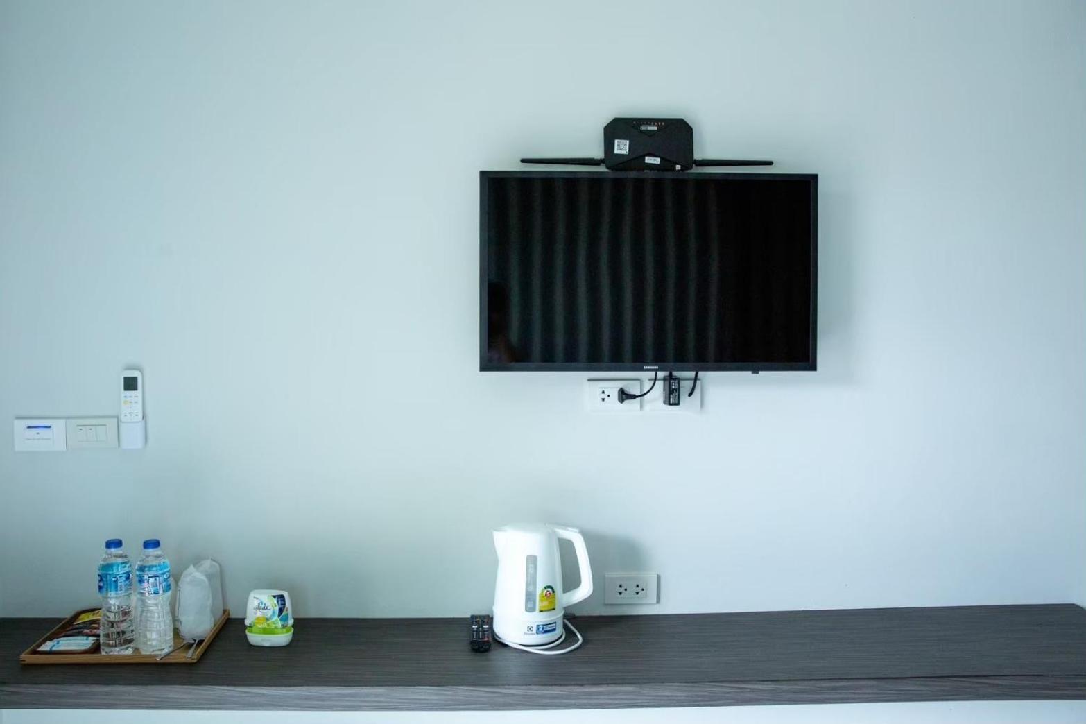 One-Bedroom House - Photo 11