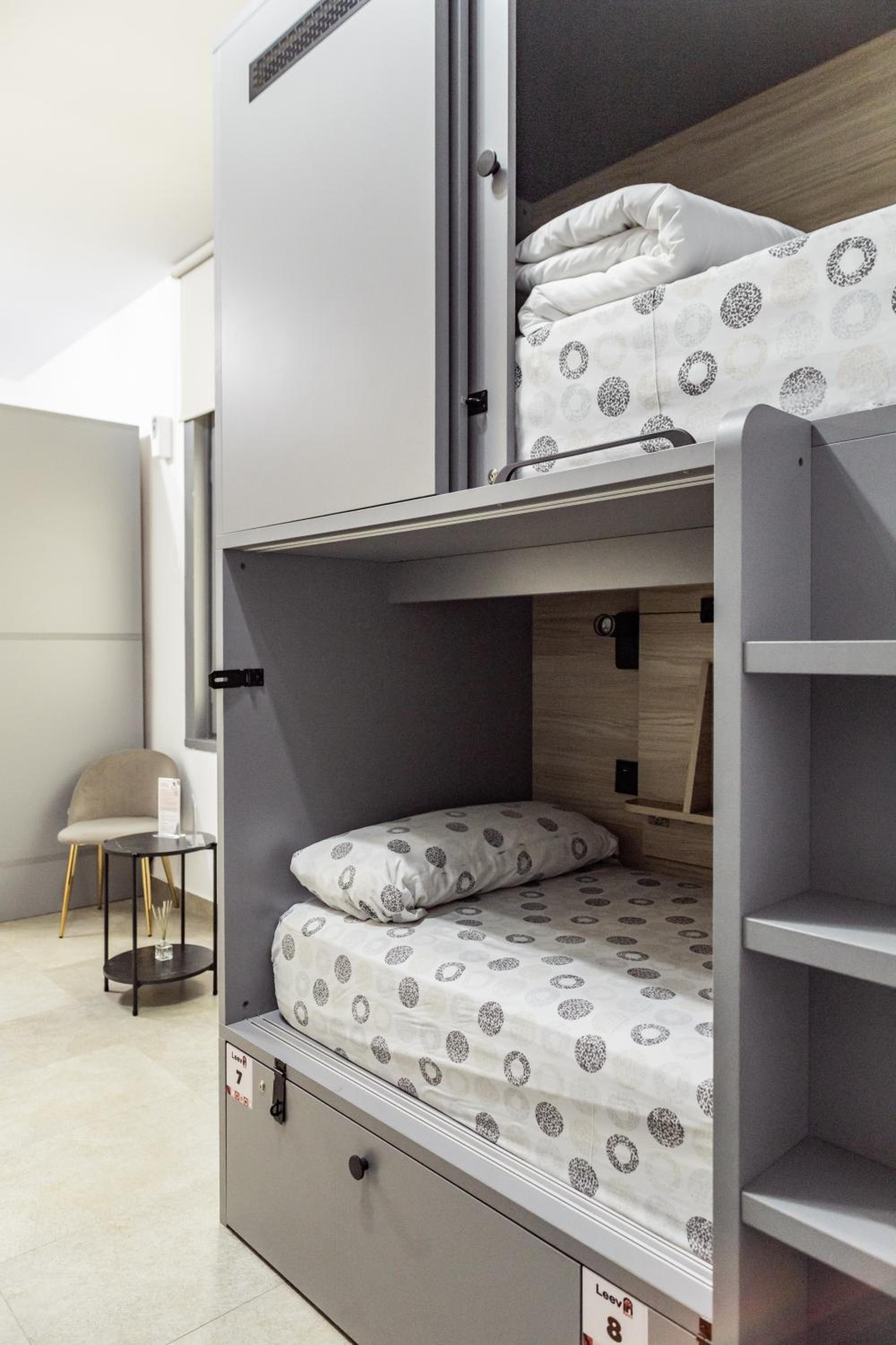 Bed in 8-Bed Mixed Dormitory Room photo 3