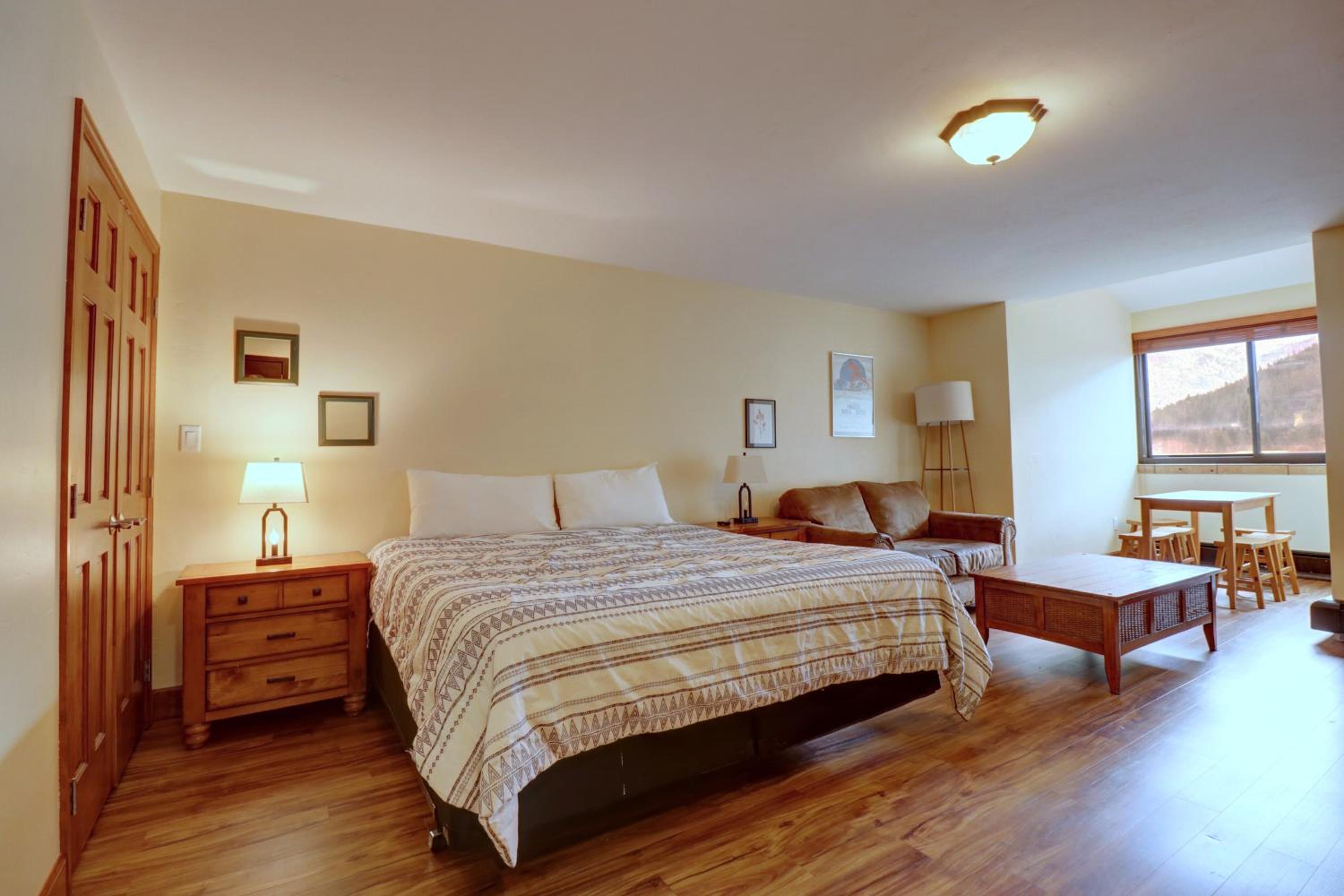 Studio Apartment