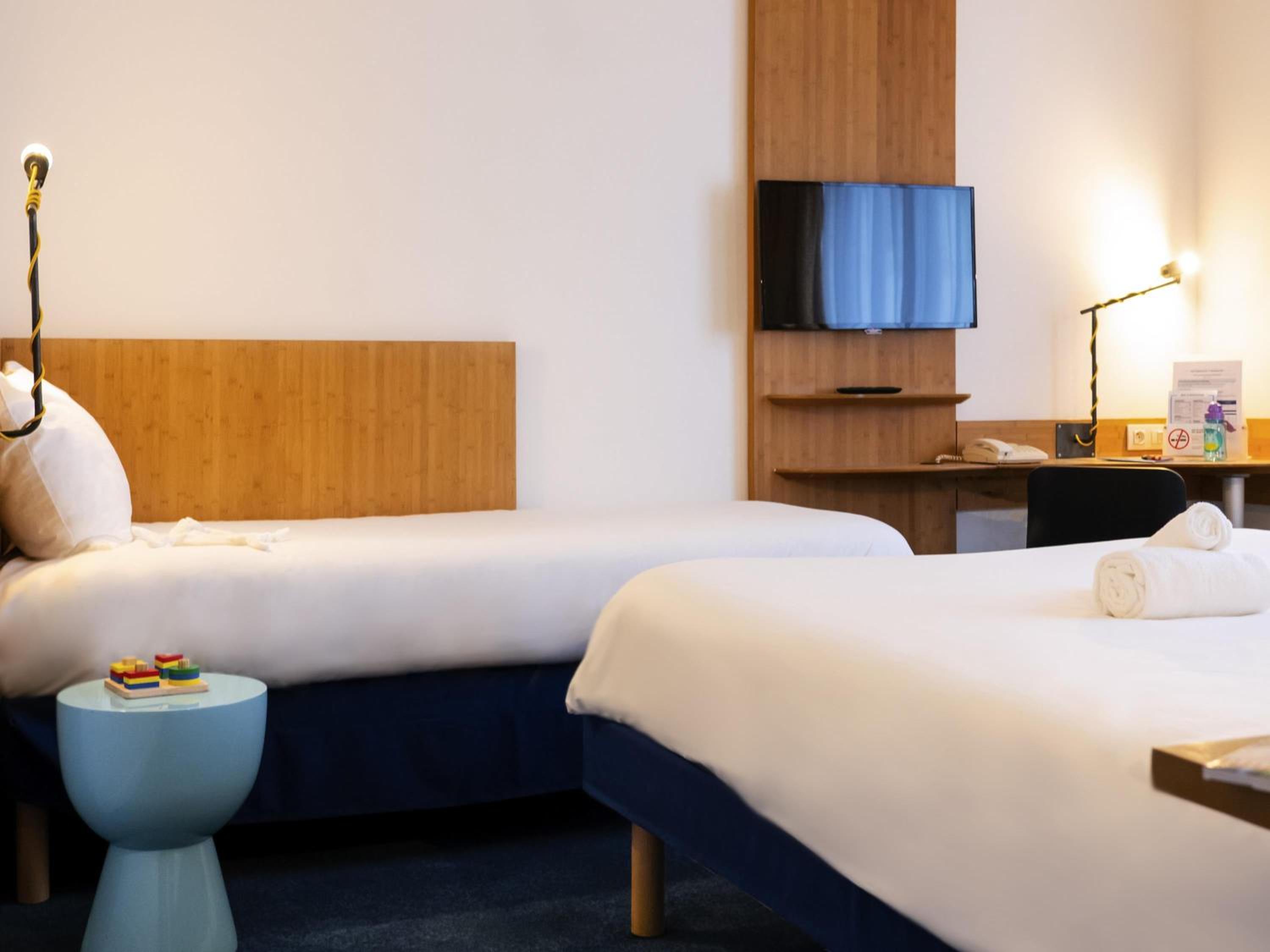Standard Room with One Double Bed and One Single Bed - Photo 4