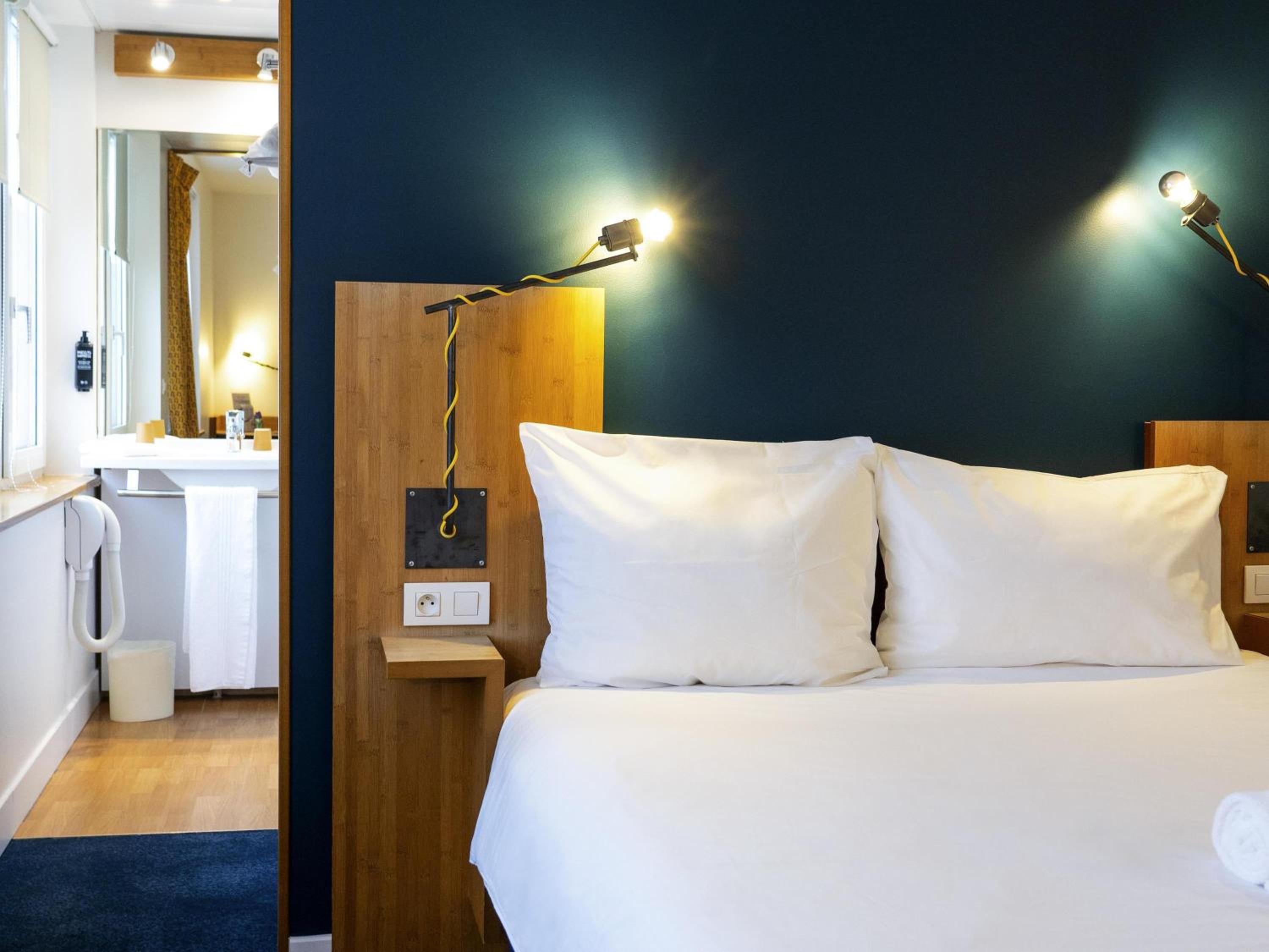 Standard Room with One Double Bed and One Single Bed - Photo 6