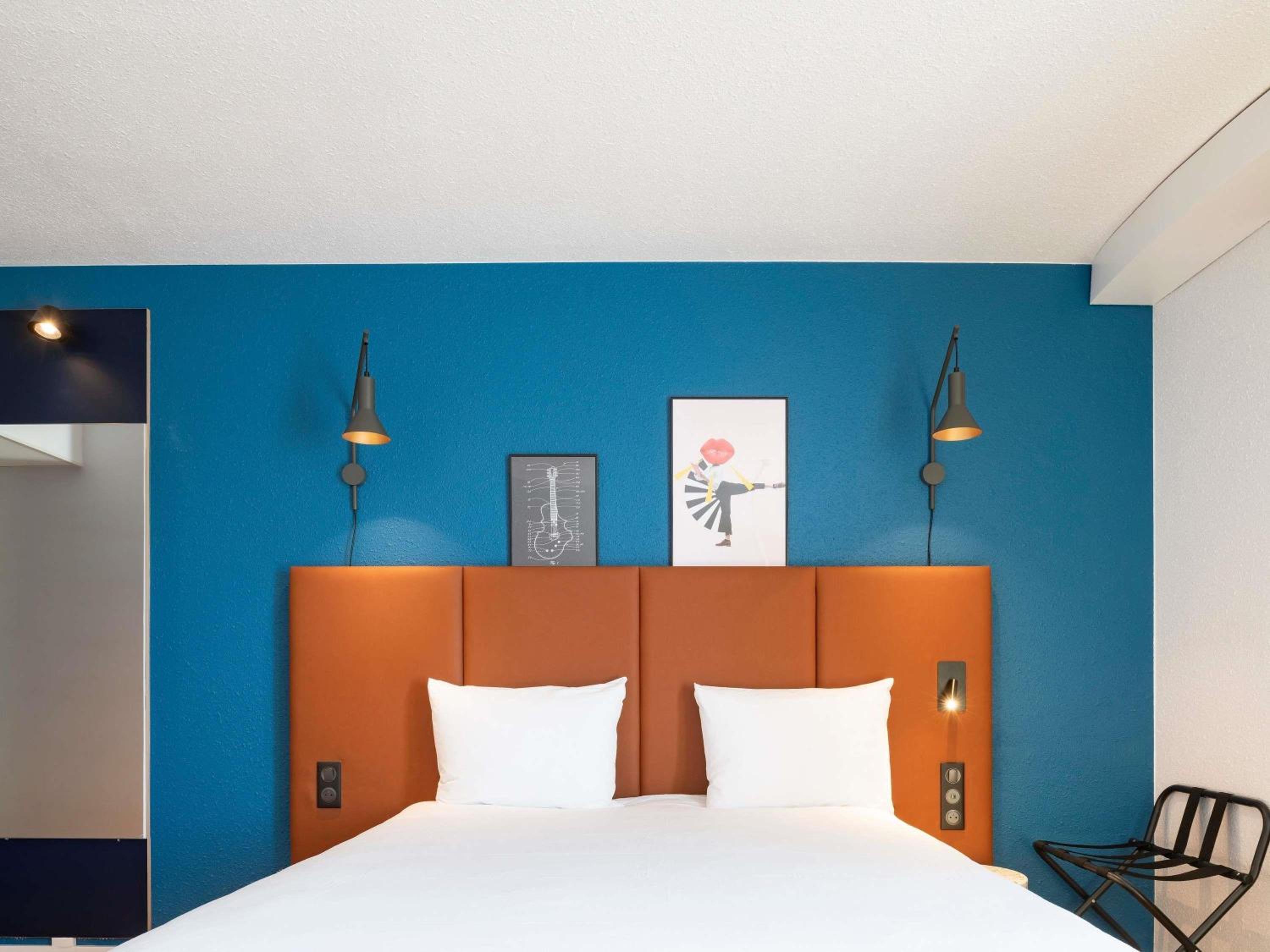 Room with One Double and Two Twin Beds - Photo 1