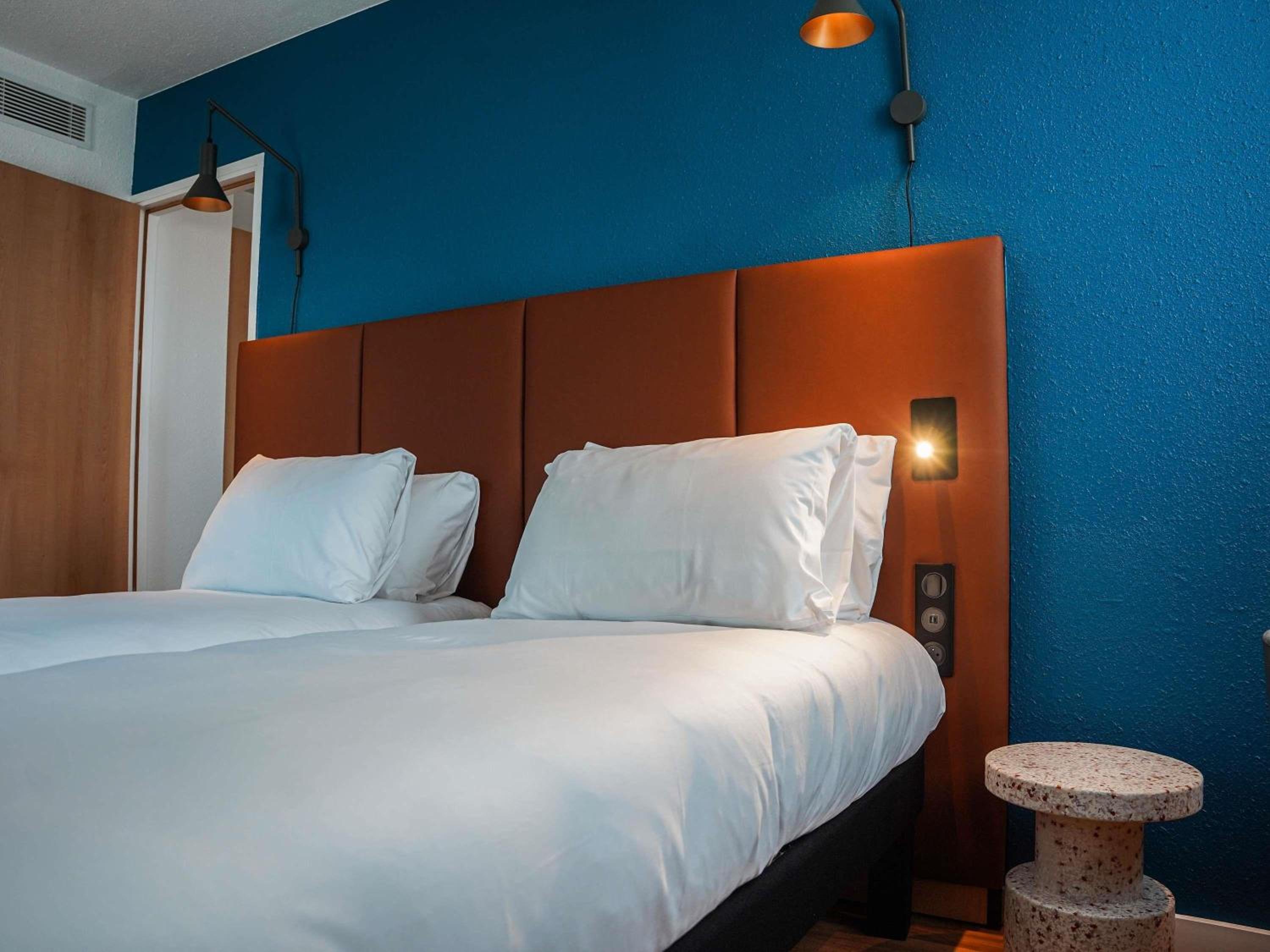 Room with One Double and Two Twin Beds - Photo 6