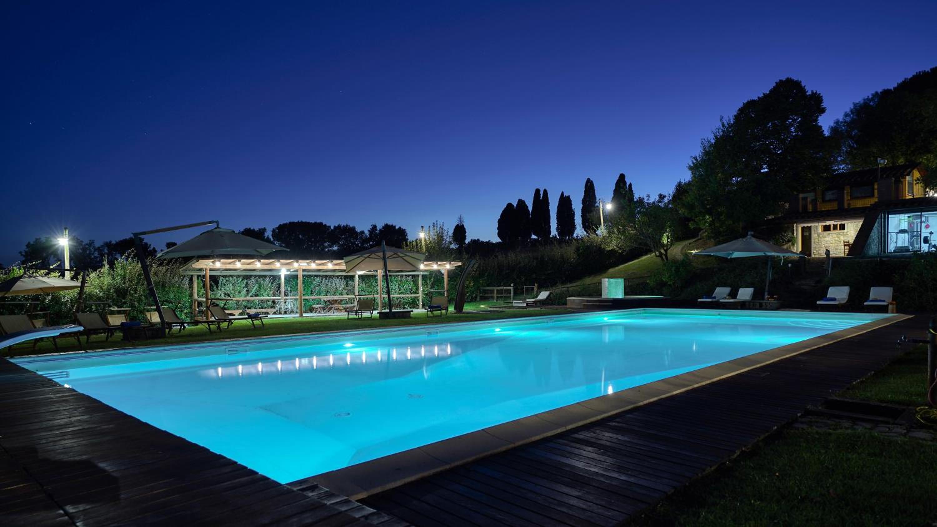 Eight-Bedroom Villa photo 2