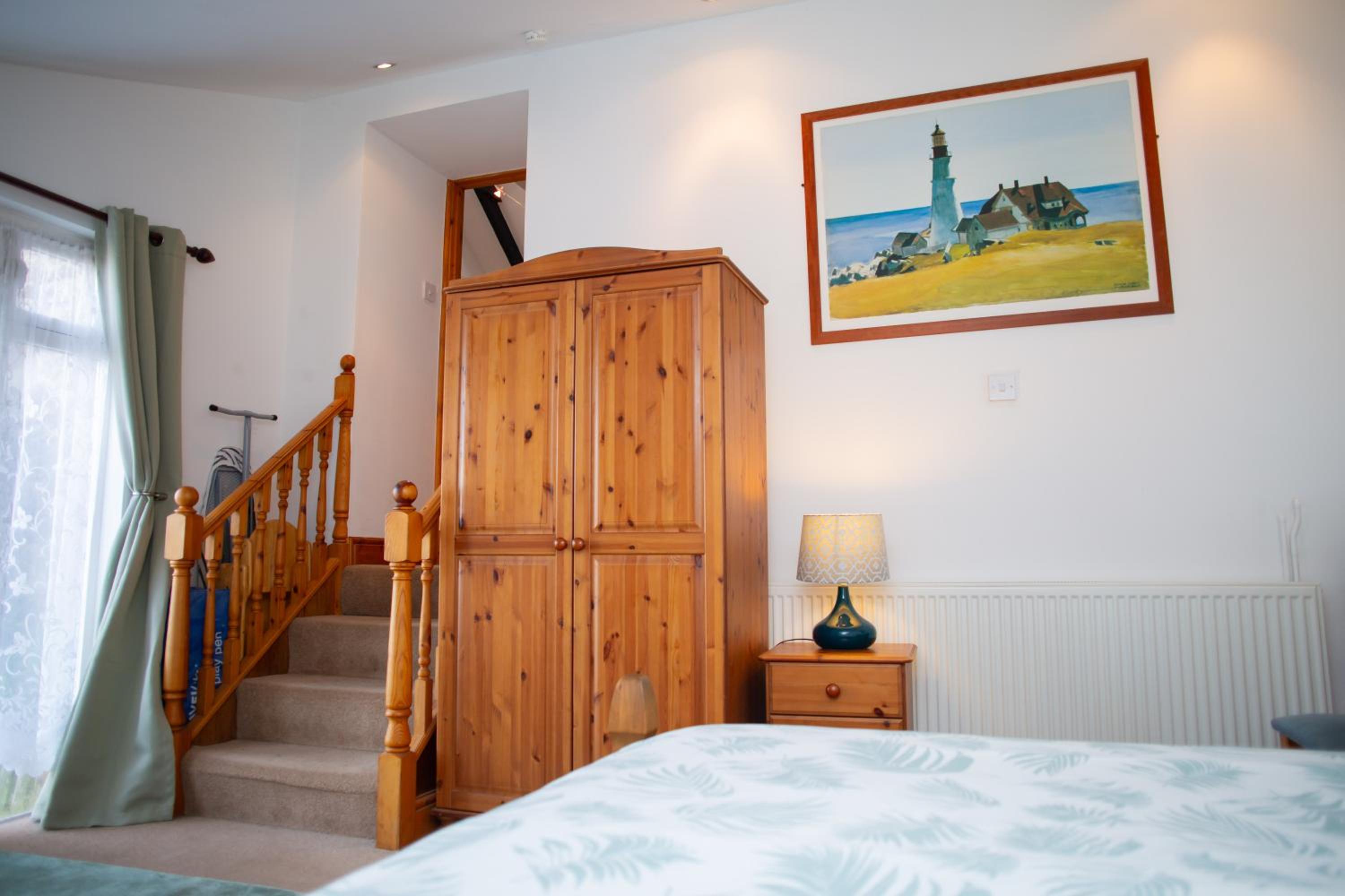 Three-Bedroom House photo 3