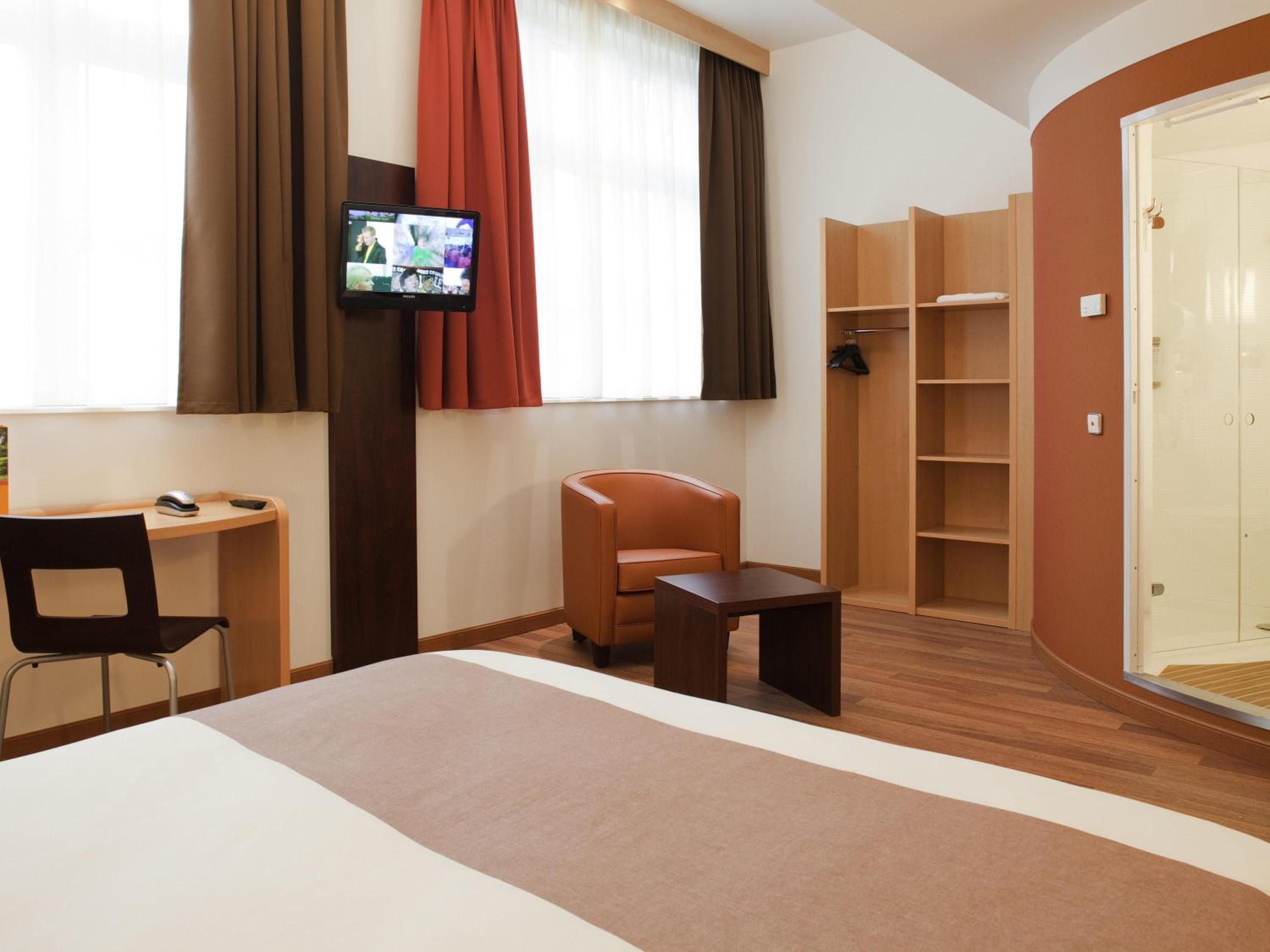 Triple Room with One Double Bed and One Single Bed photo 1
