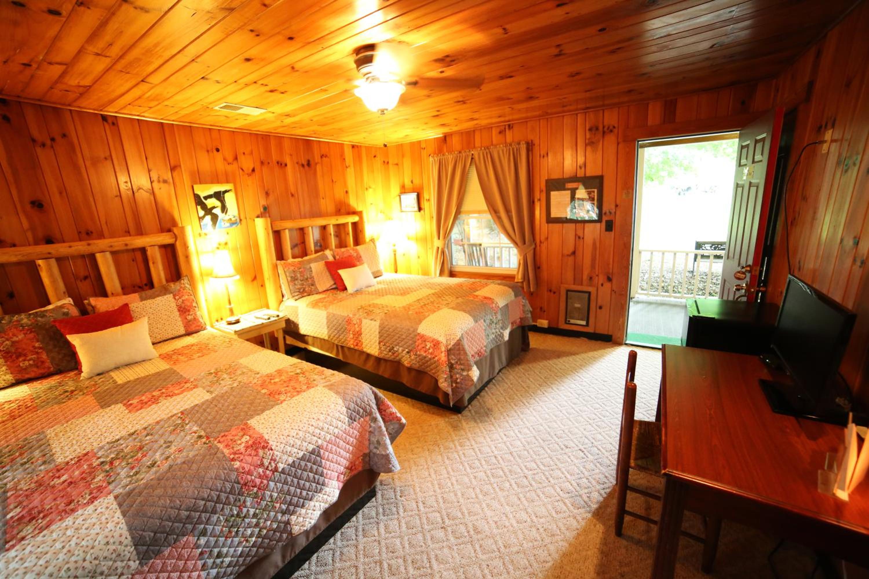 Queen Room with Two Queen Beds photo 1