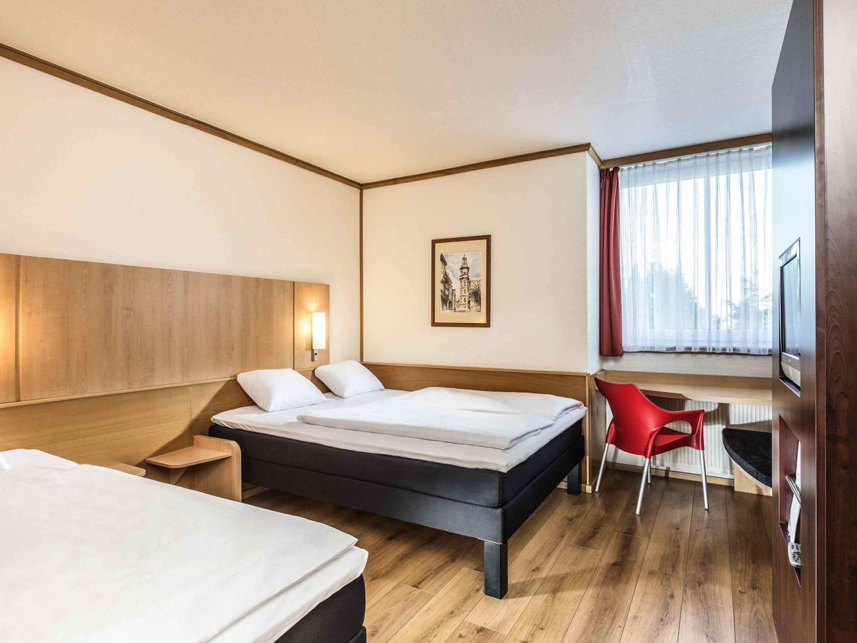 Standard Room with One Double Bed and One Single Bed - Photo 4
