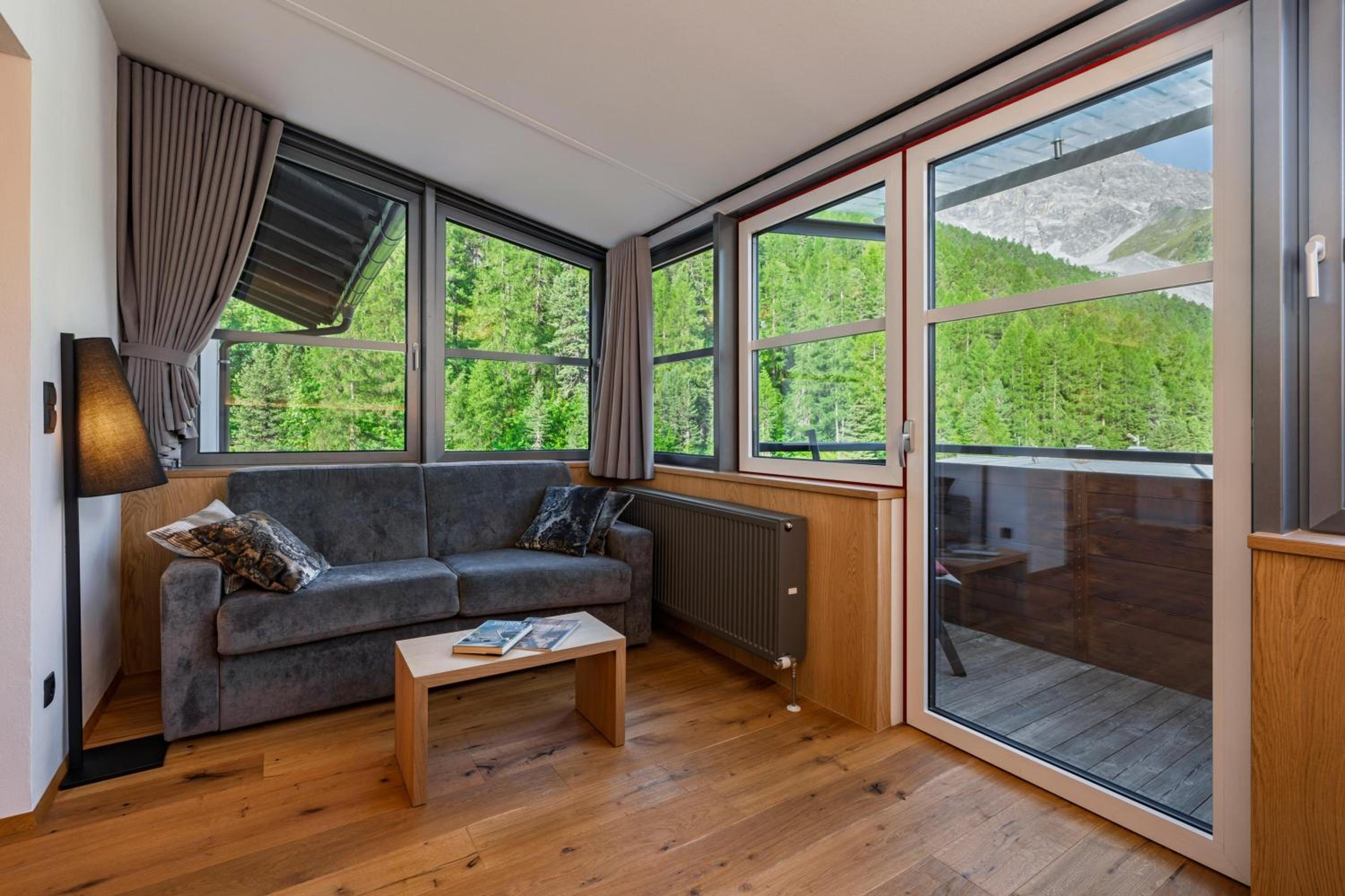 Deluxe Double Room with Balcony photo 2