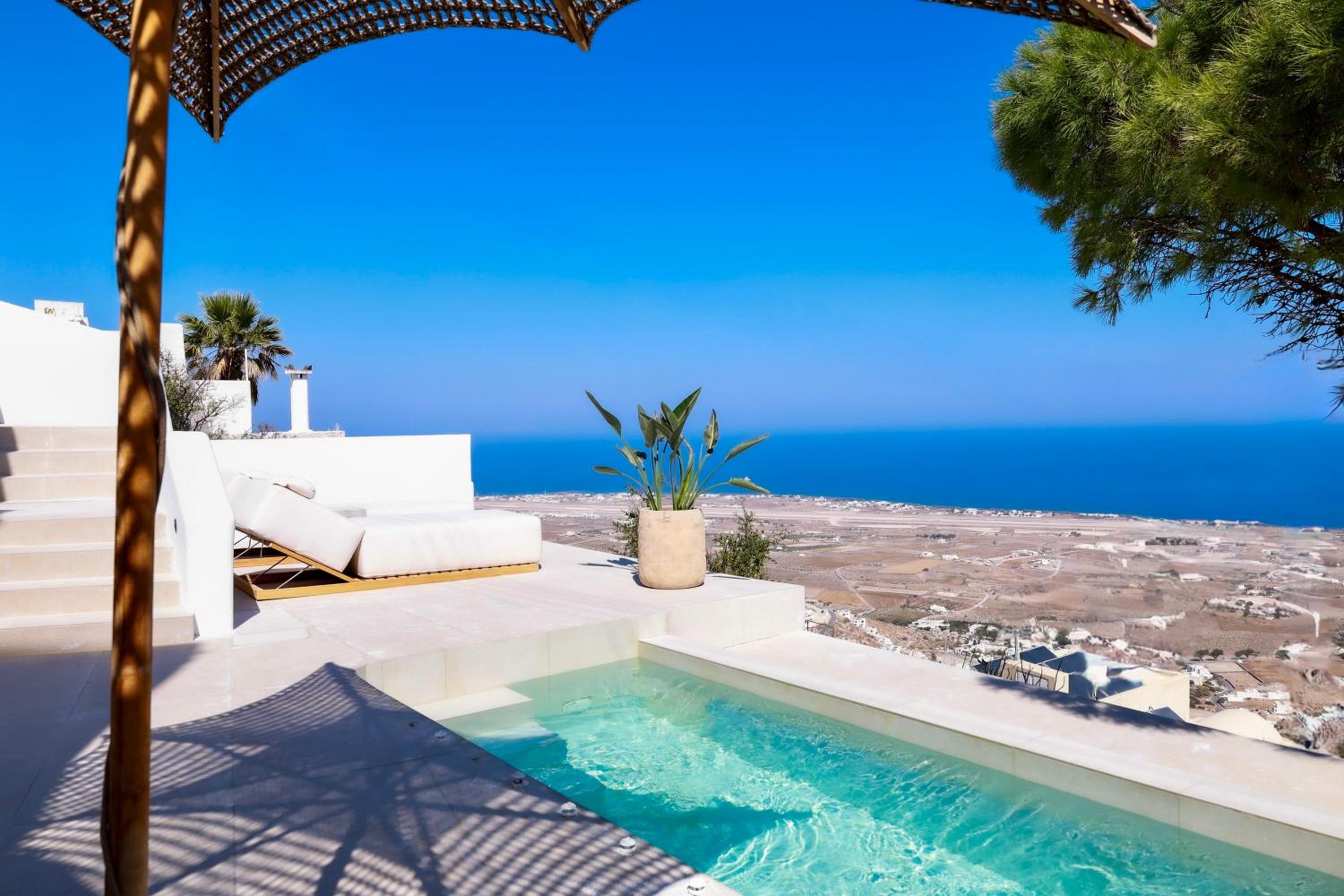 Suite with Private Pool - Photo 15