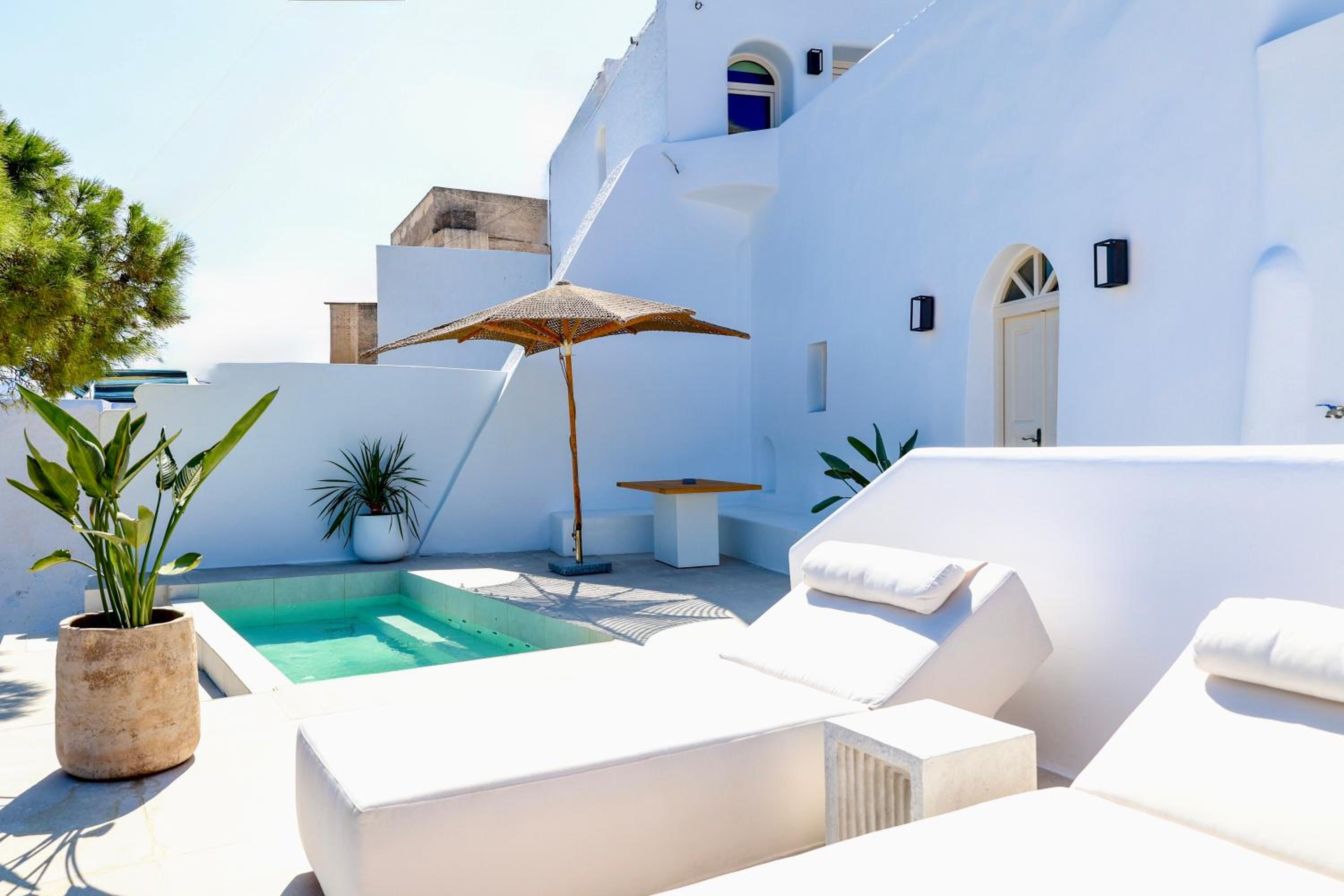 Suite with Private Pool - Photo 14