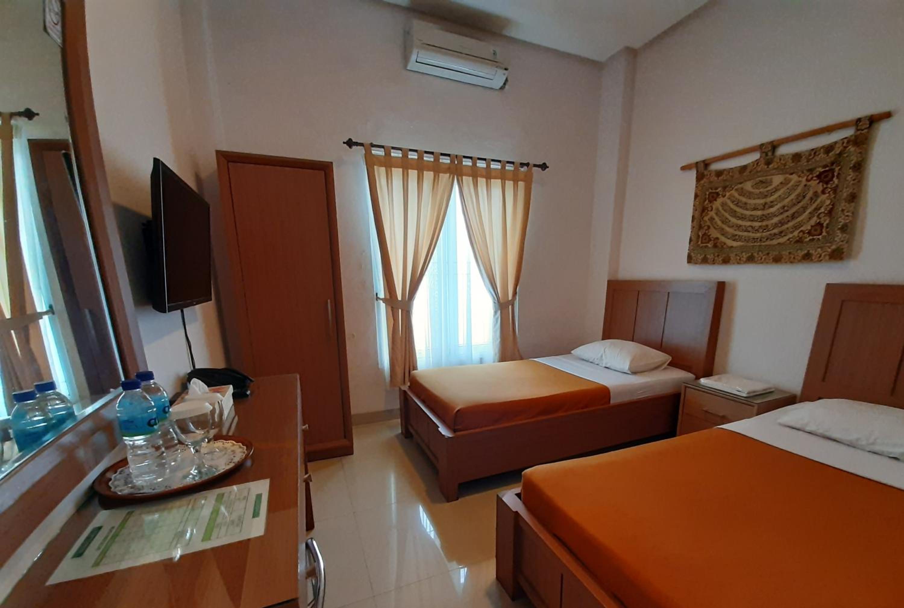 Standard Twin Room photo 2