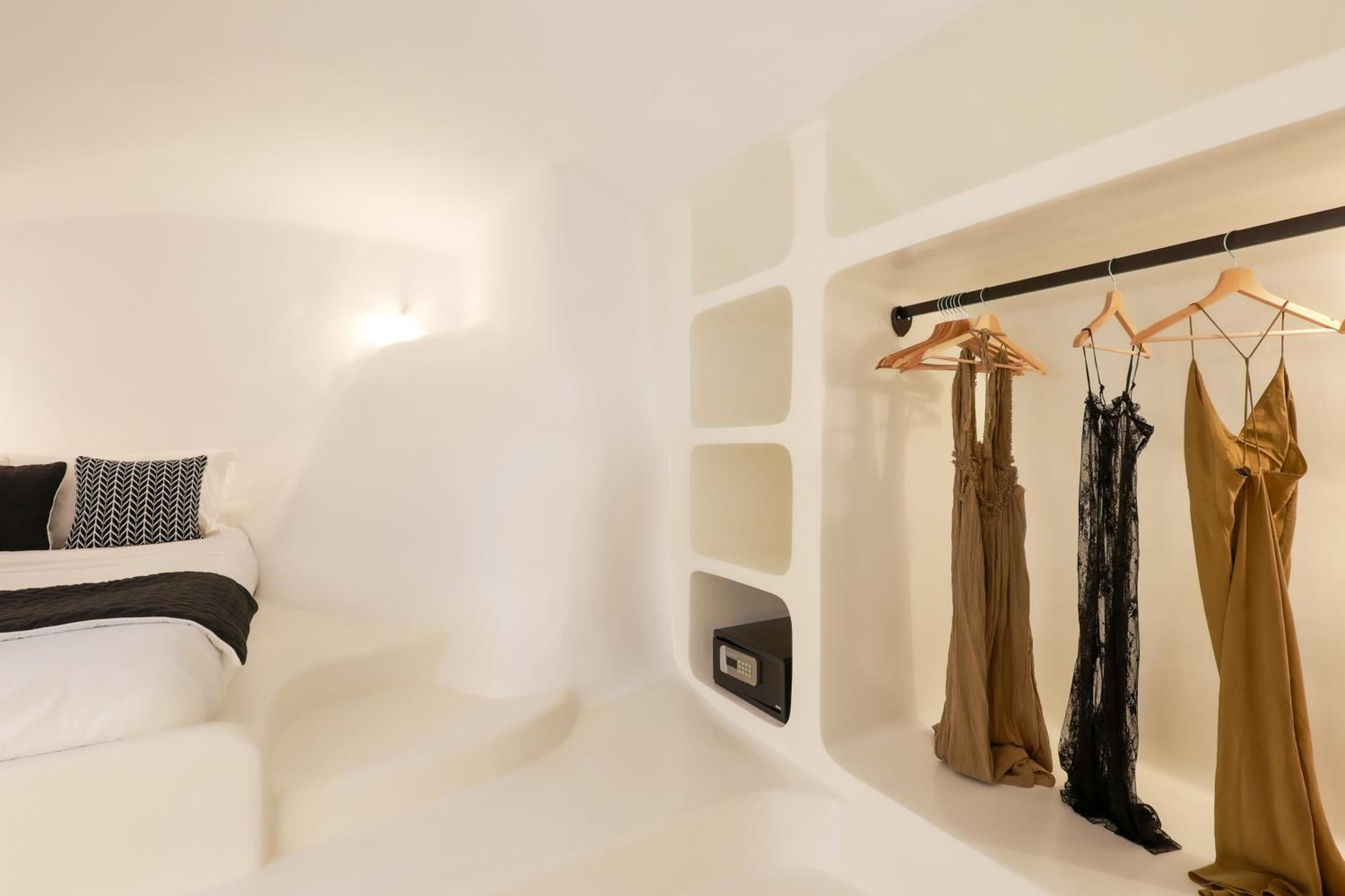 Suite with Private Pool - Photo 9