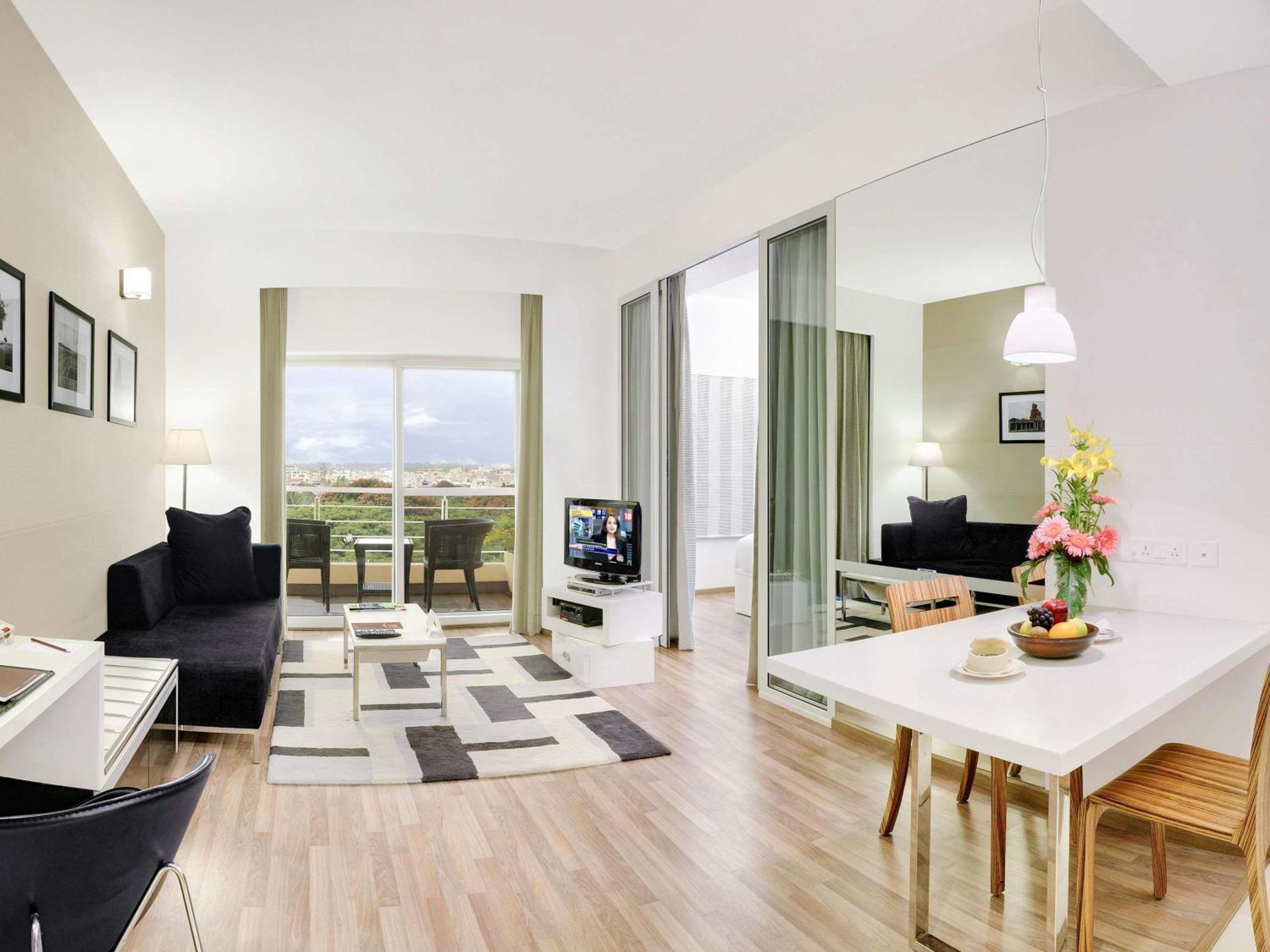 Executive Suite with Balcony with 20% discount on food and soft beverages and spa and Happy Hour 1+1 at By the Blue - Photo 5
