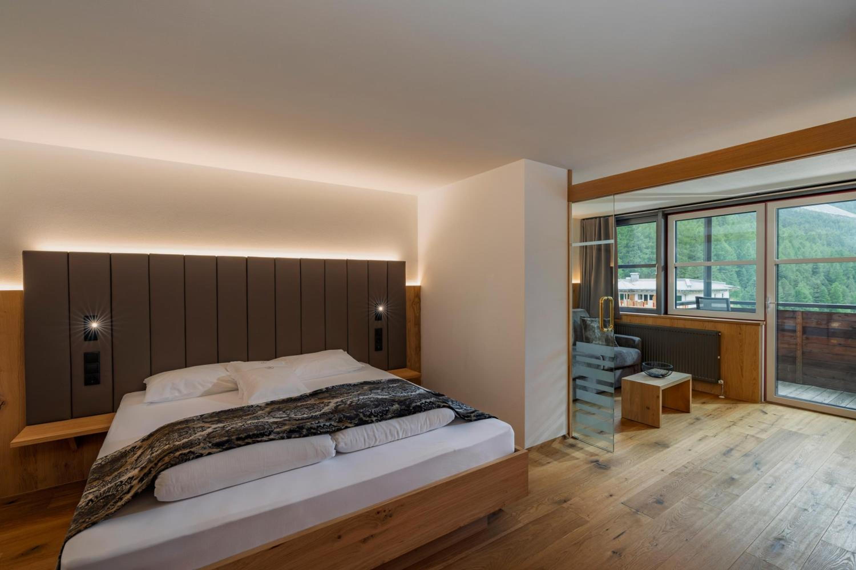 Deluxe Double Room with Balcony photo 1