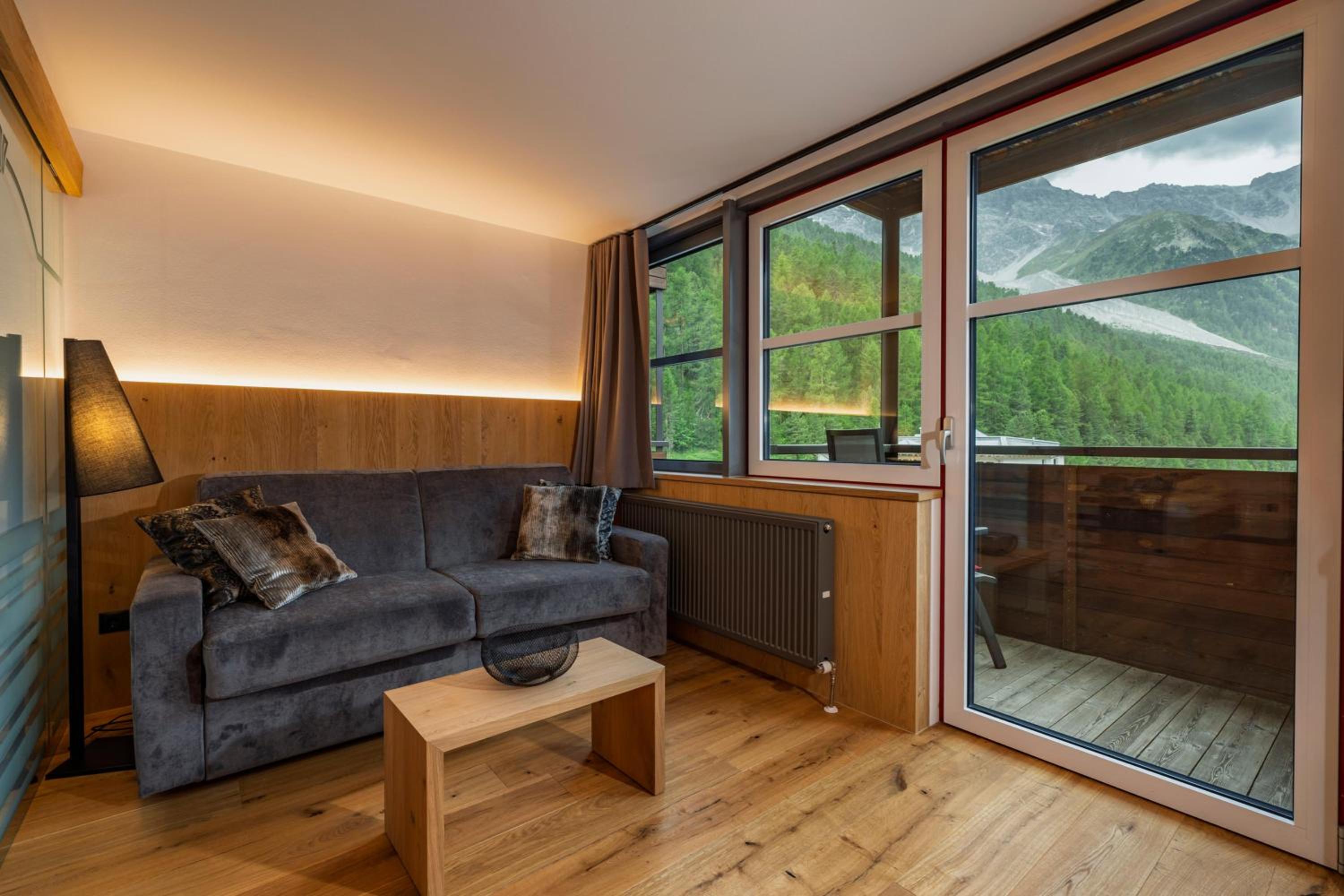 Deluxe Double Room with Balcony photo 2