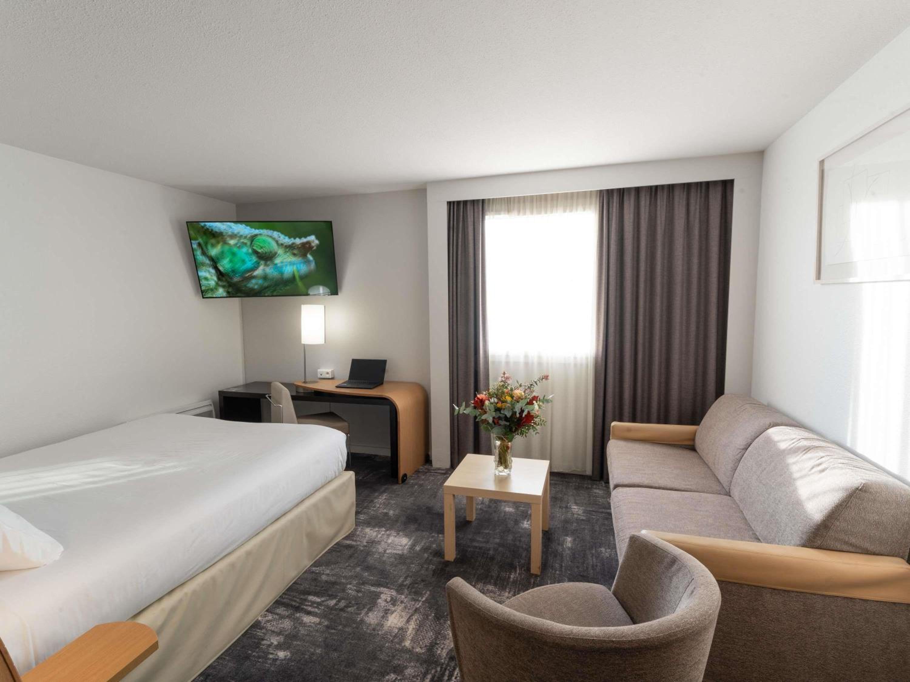 Executive Double Room with Sofa Bed - Photo 1
