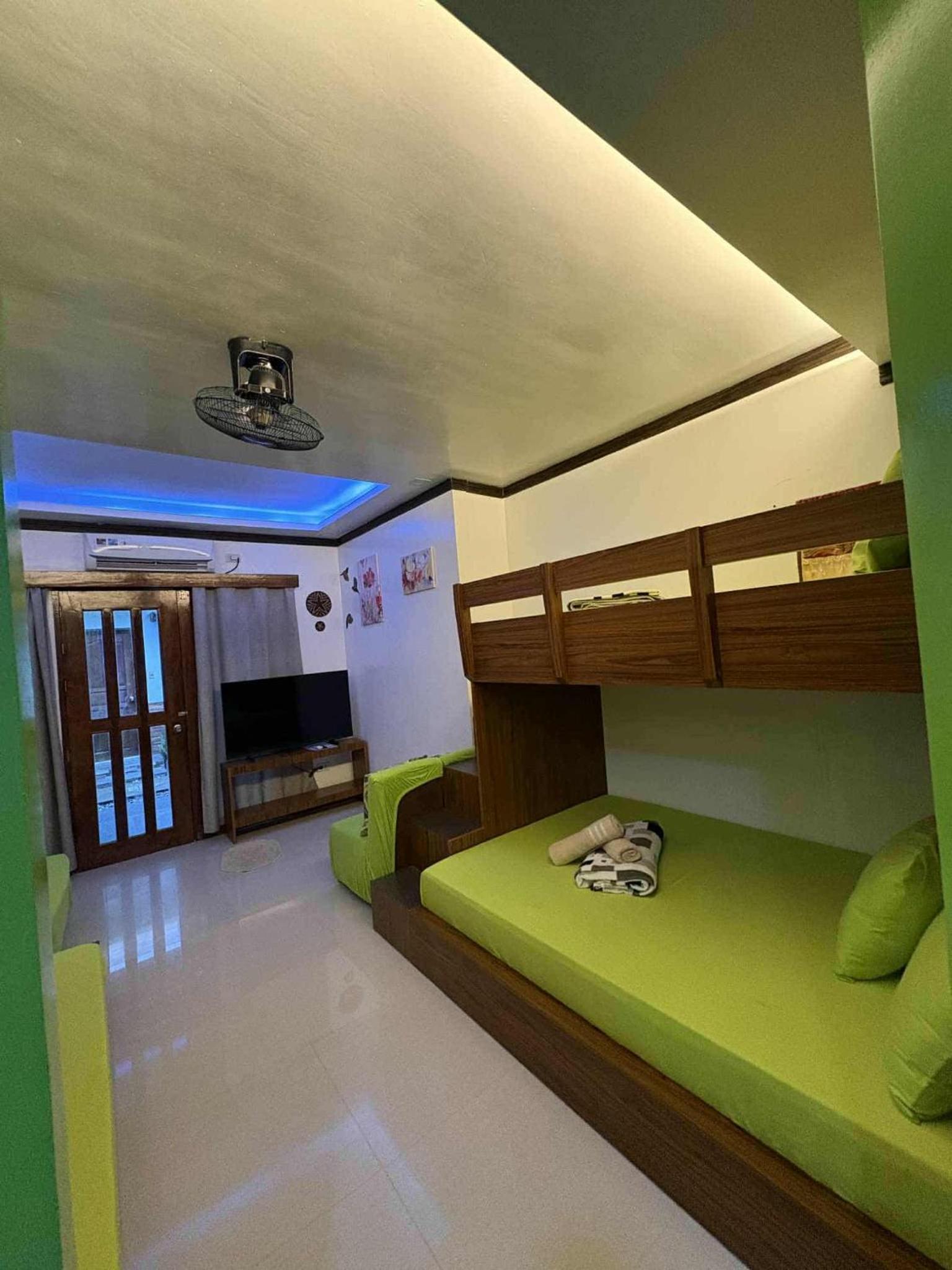 Deluxe Family Room - Photo 5