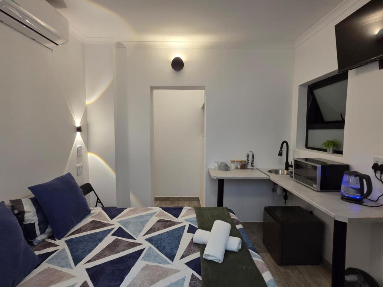 Deluxe Double Room with Shower photo 1