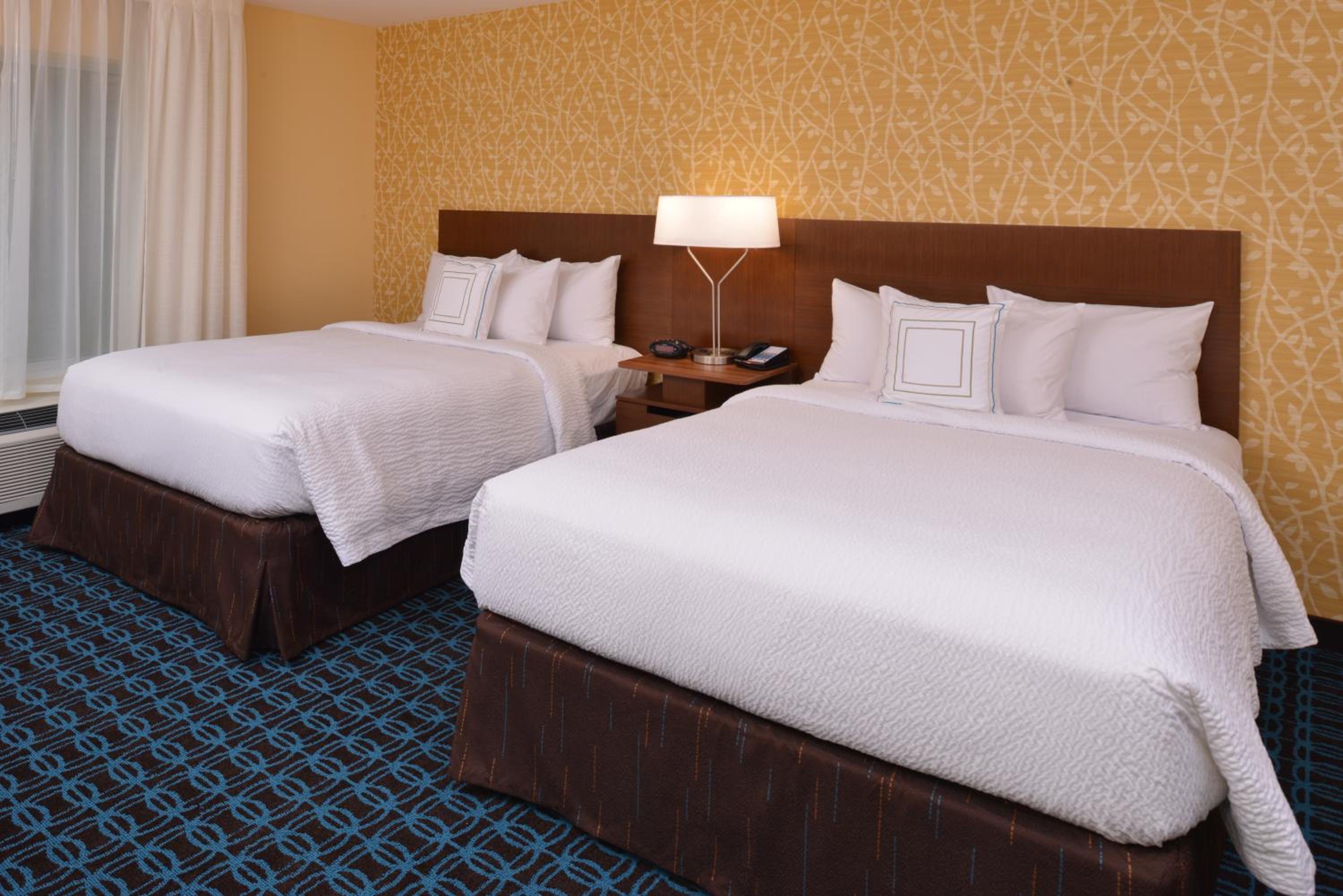 Queen Room with Two Queen Beds photo 2