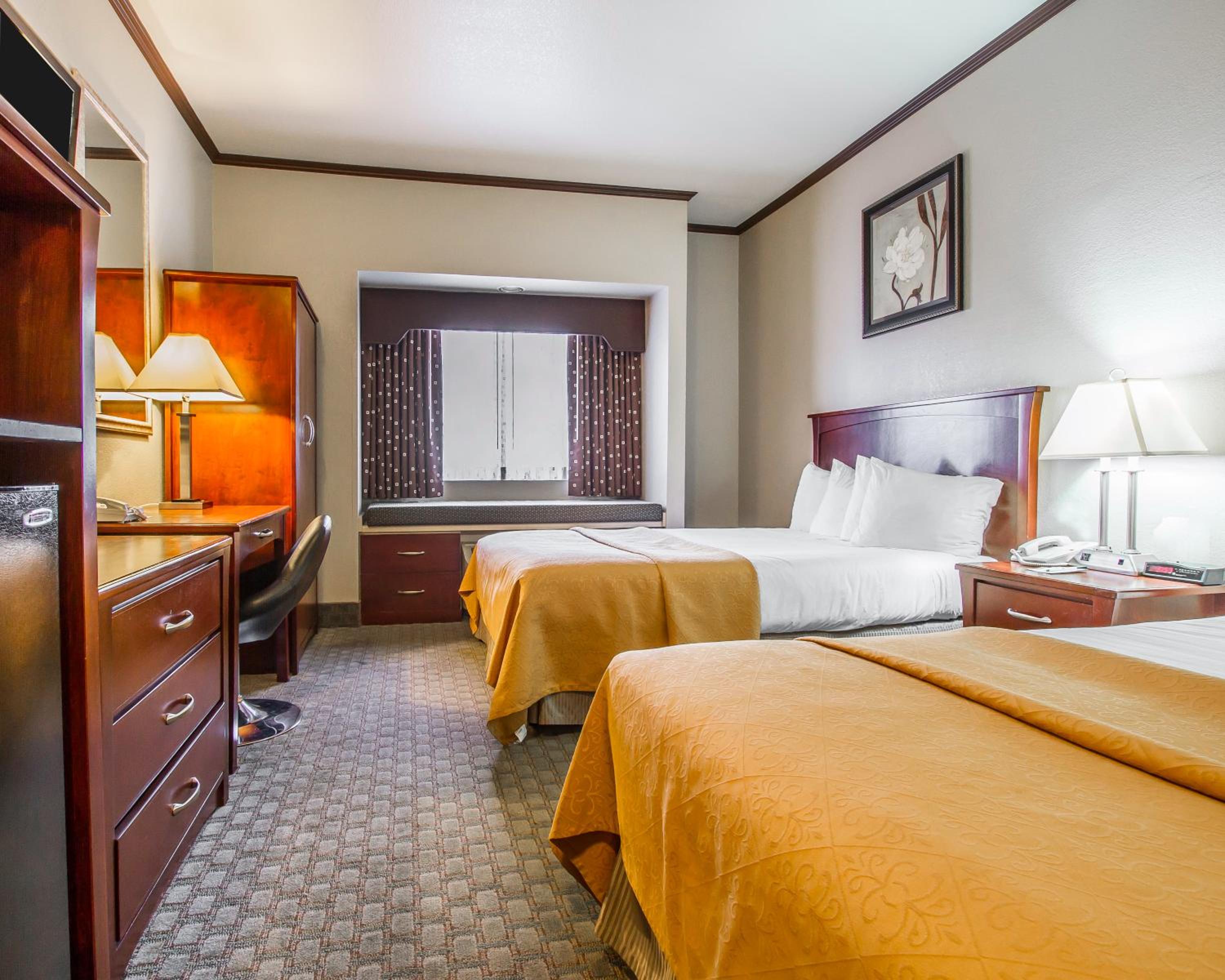 Queen Room with Two Queen Beds - Disability Access - Photo 1