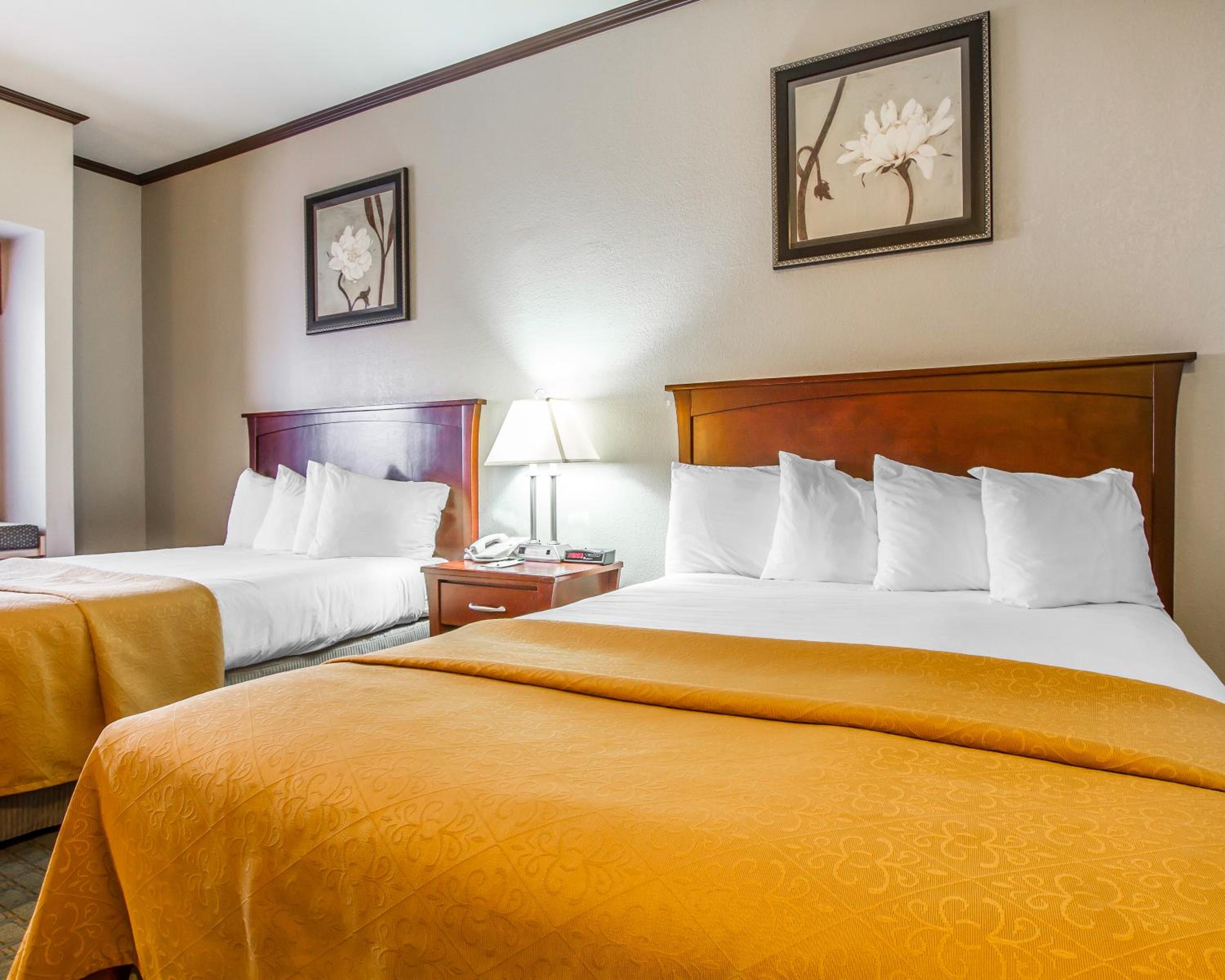Queen Room with Two Queen Beds - Disability Access - Photo 3