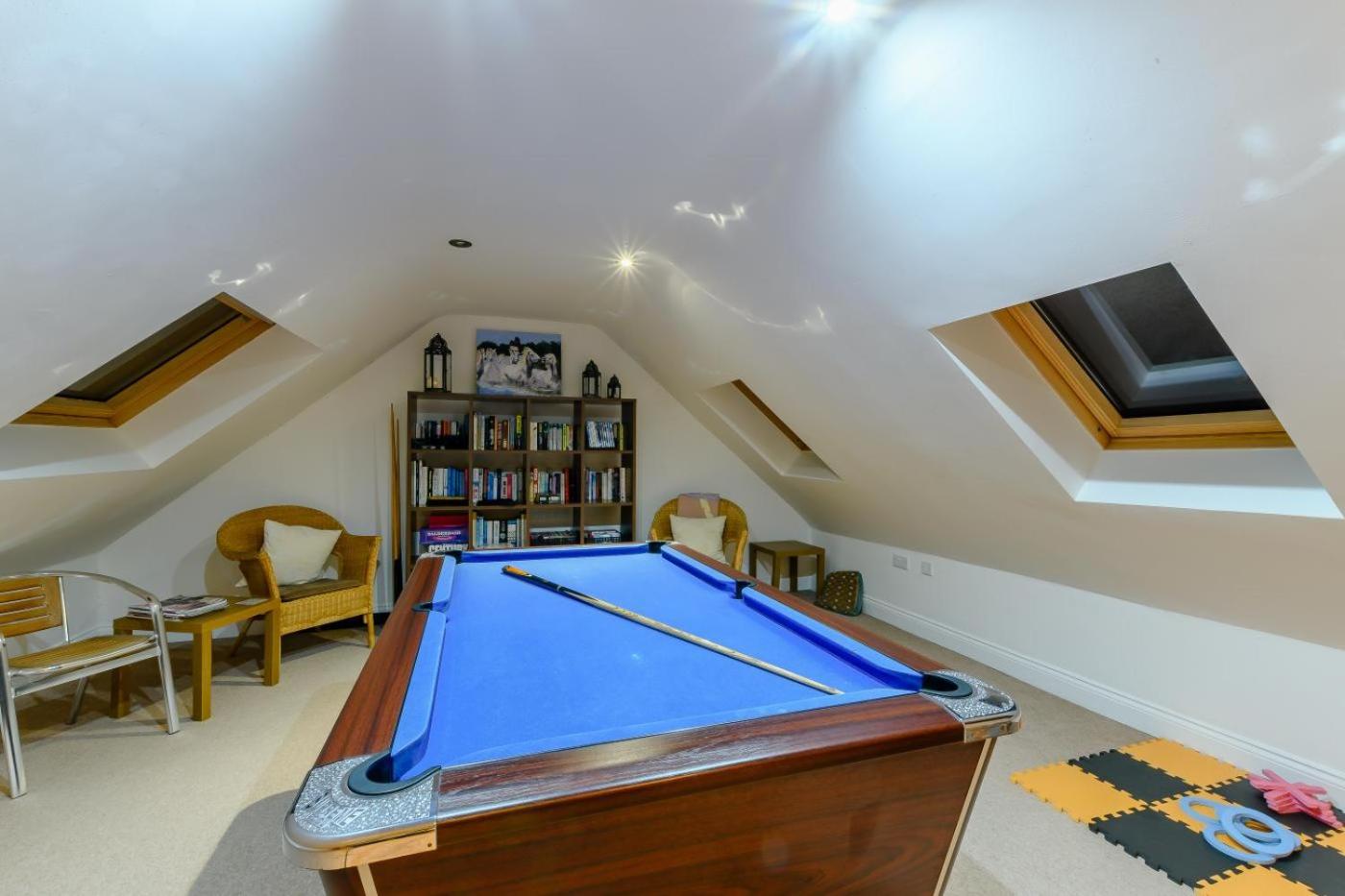 Four-Bedroom House photo 3