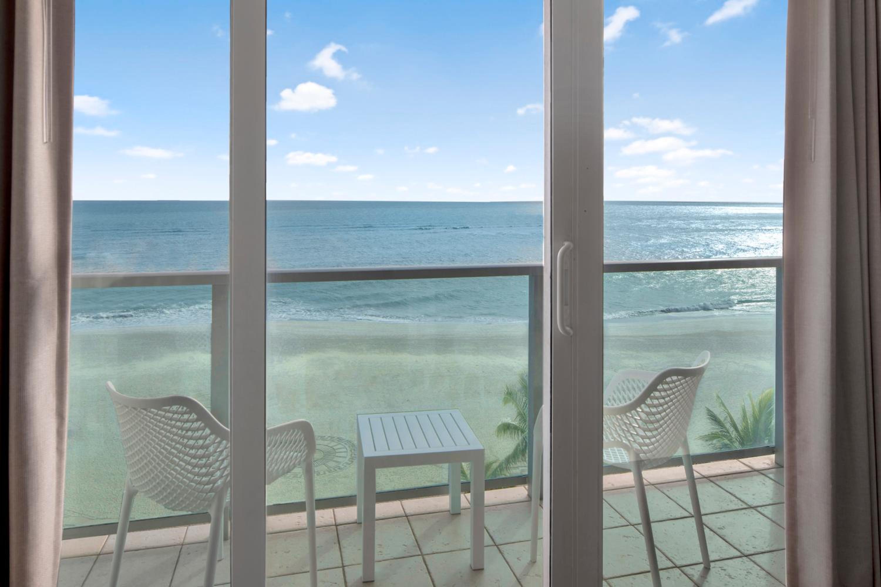 King Room with Oceanfront View photo 3