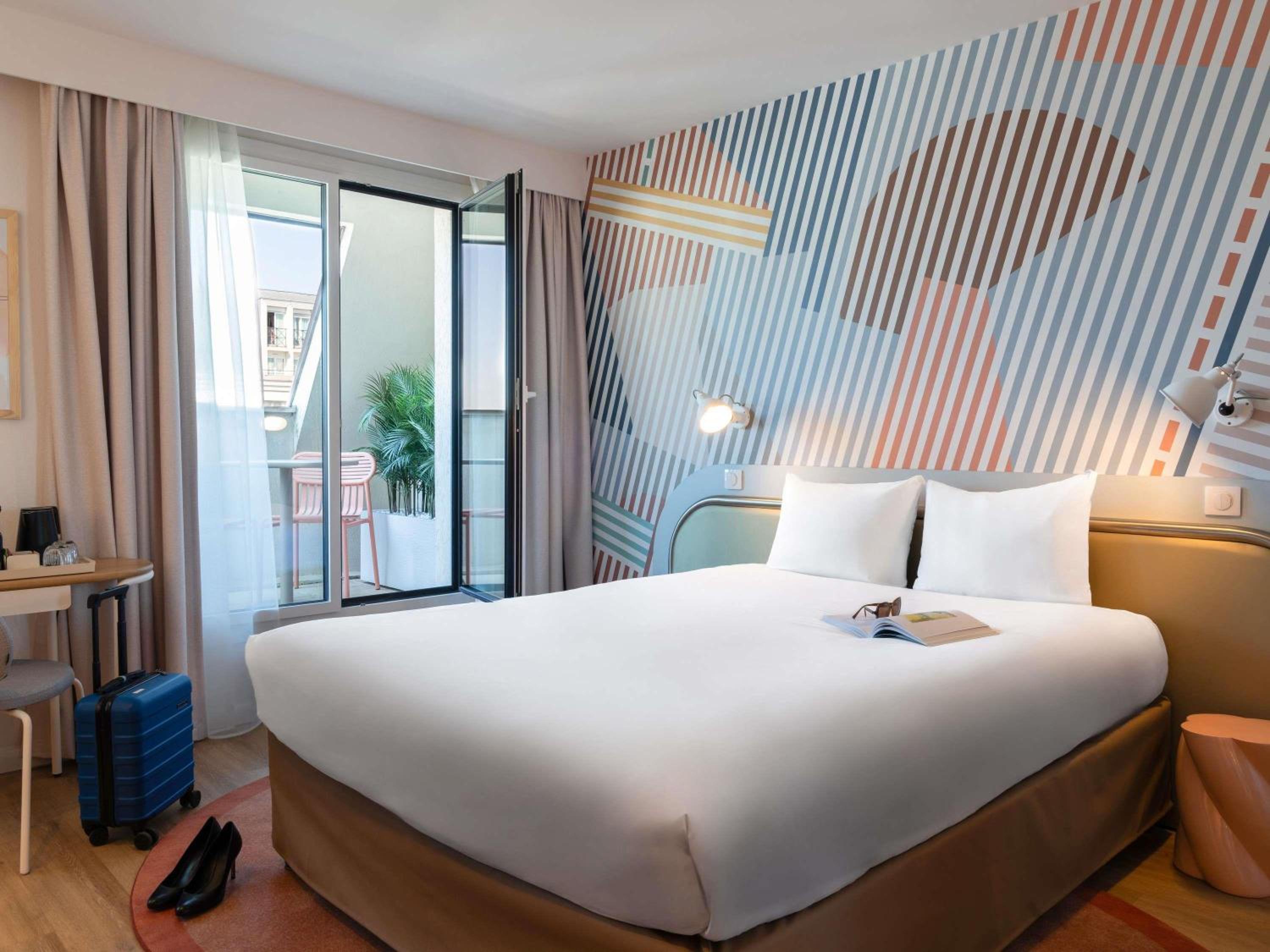 Junior Queen Suite with a Double Sofa Bed and Balcony