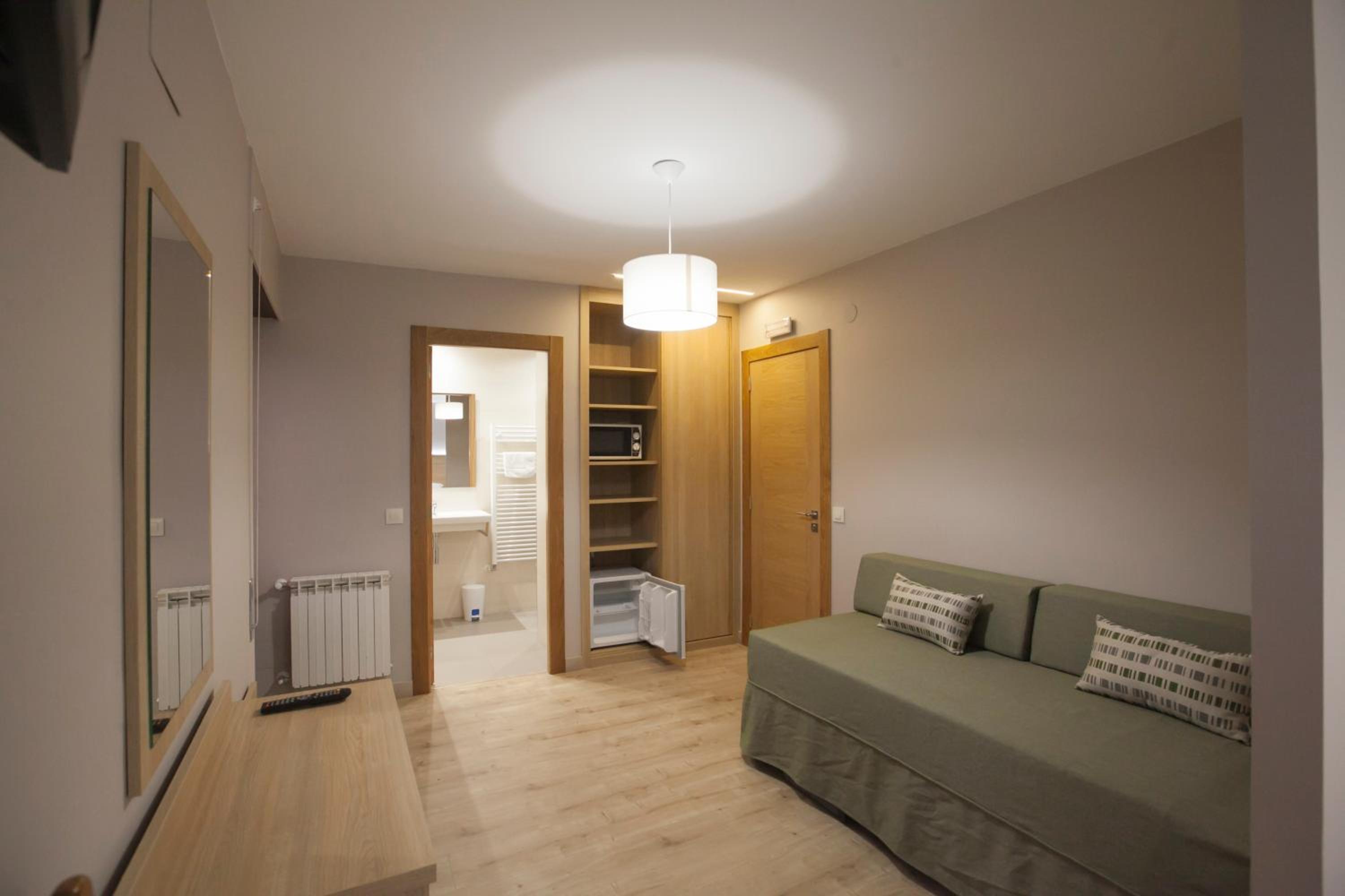 Quadruple Room with Private Bathroom photo 3