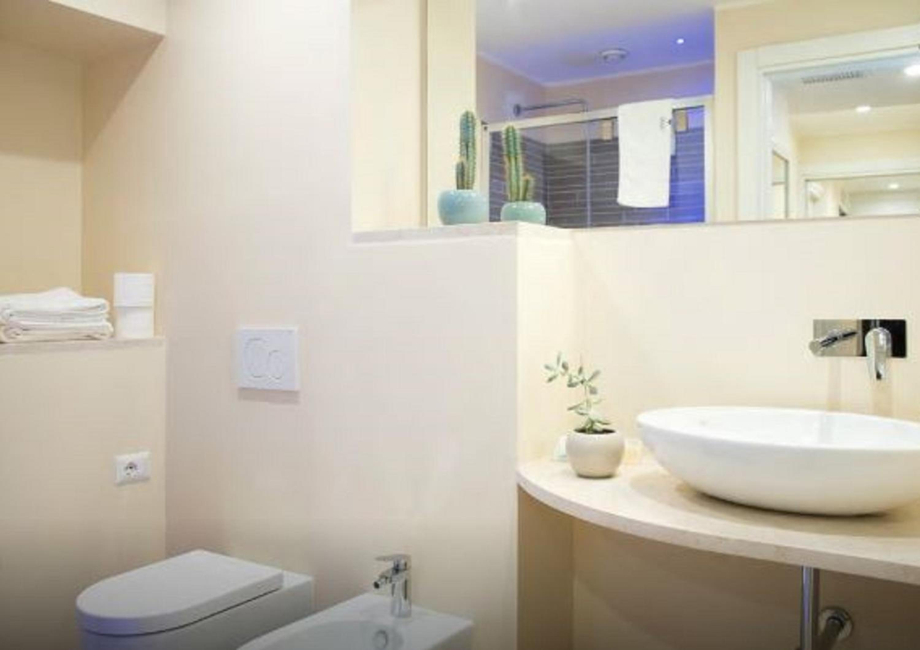 Double Room - Photo 15