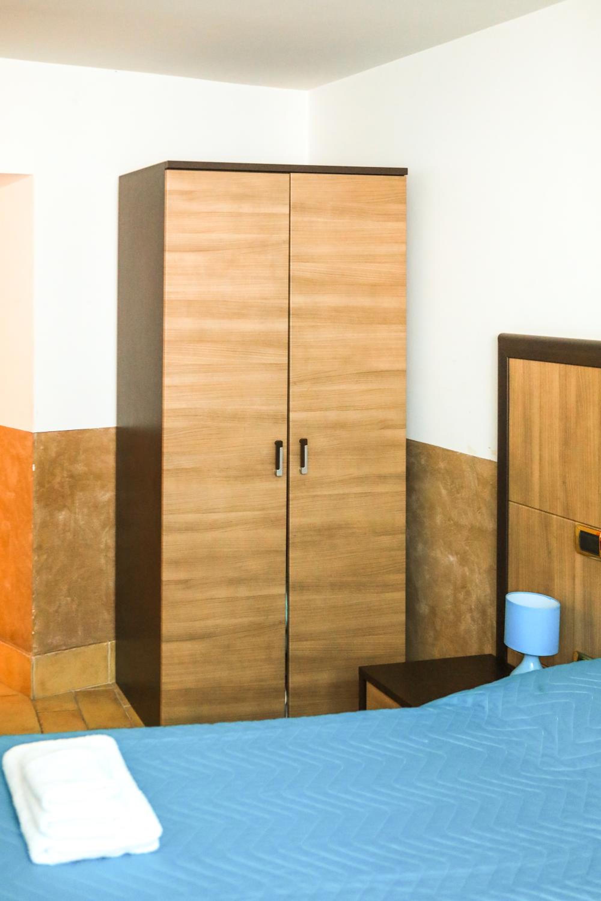 Twin Room - Photo 3