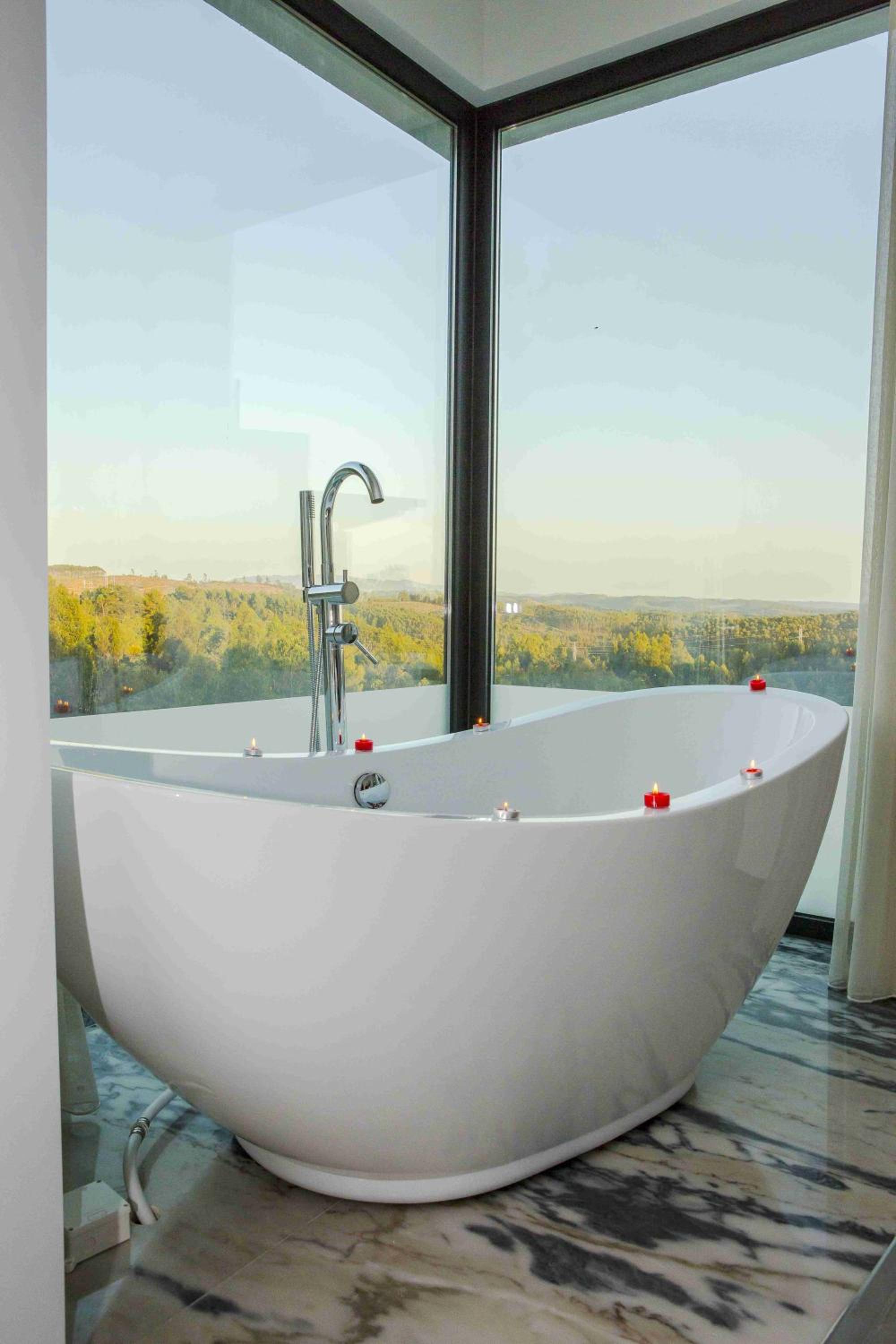 King Suite with Pool View photo 2