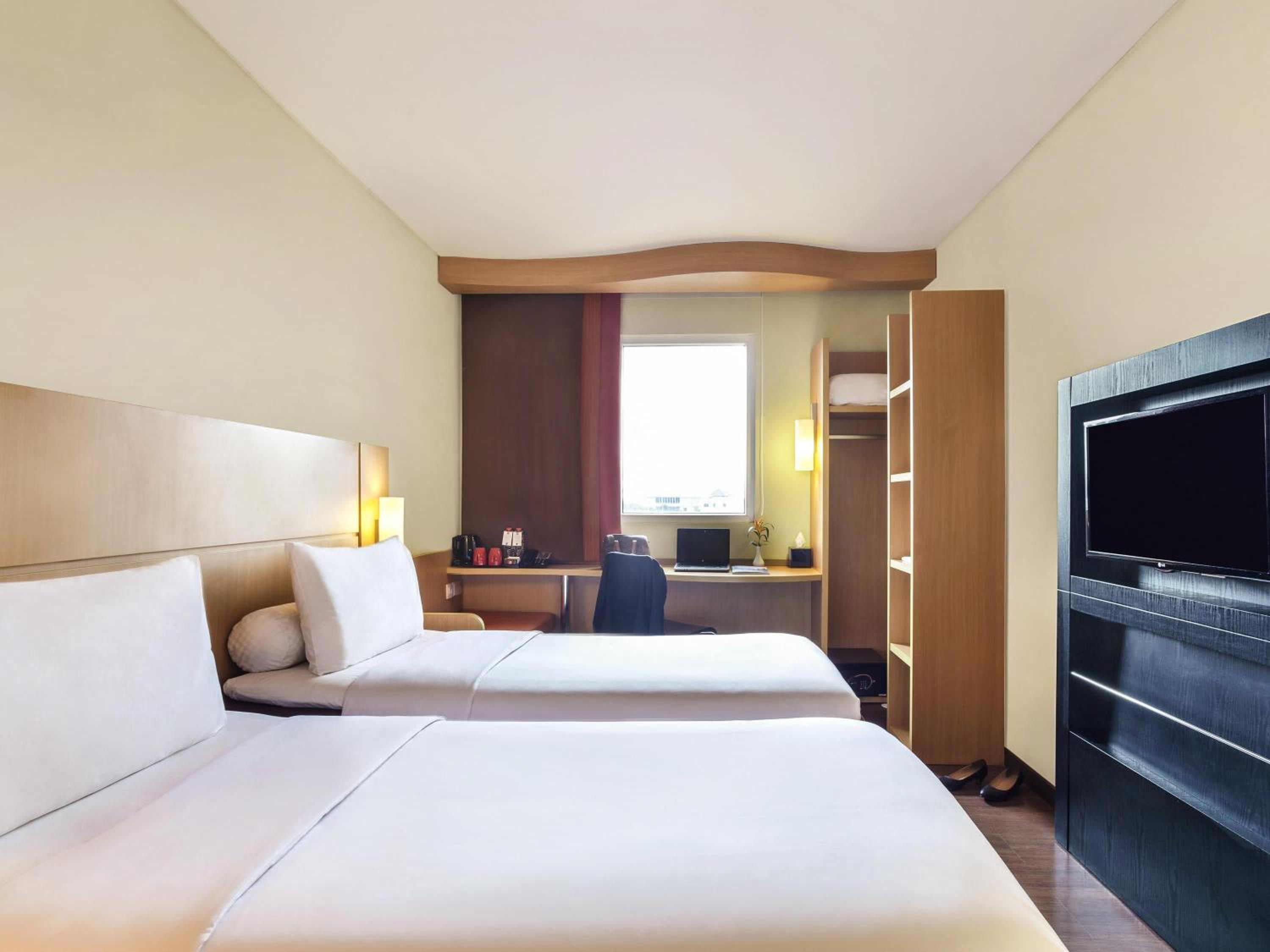 Standard 2 Single Bed with City View