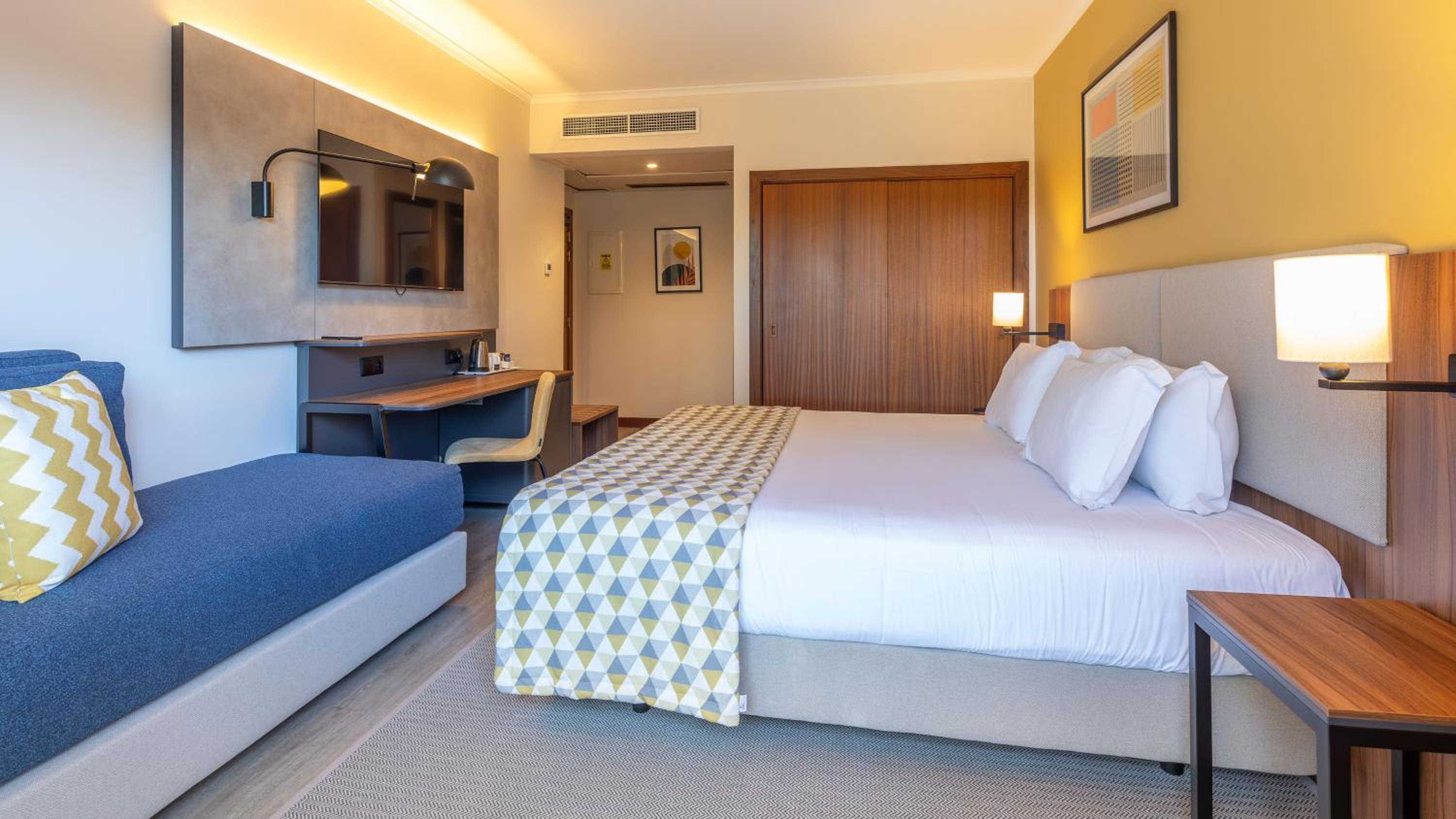 Standard Double Room with Two Single Beds and Single Sofa Bed