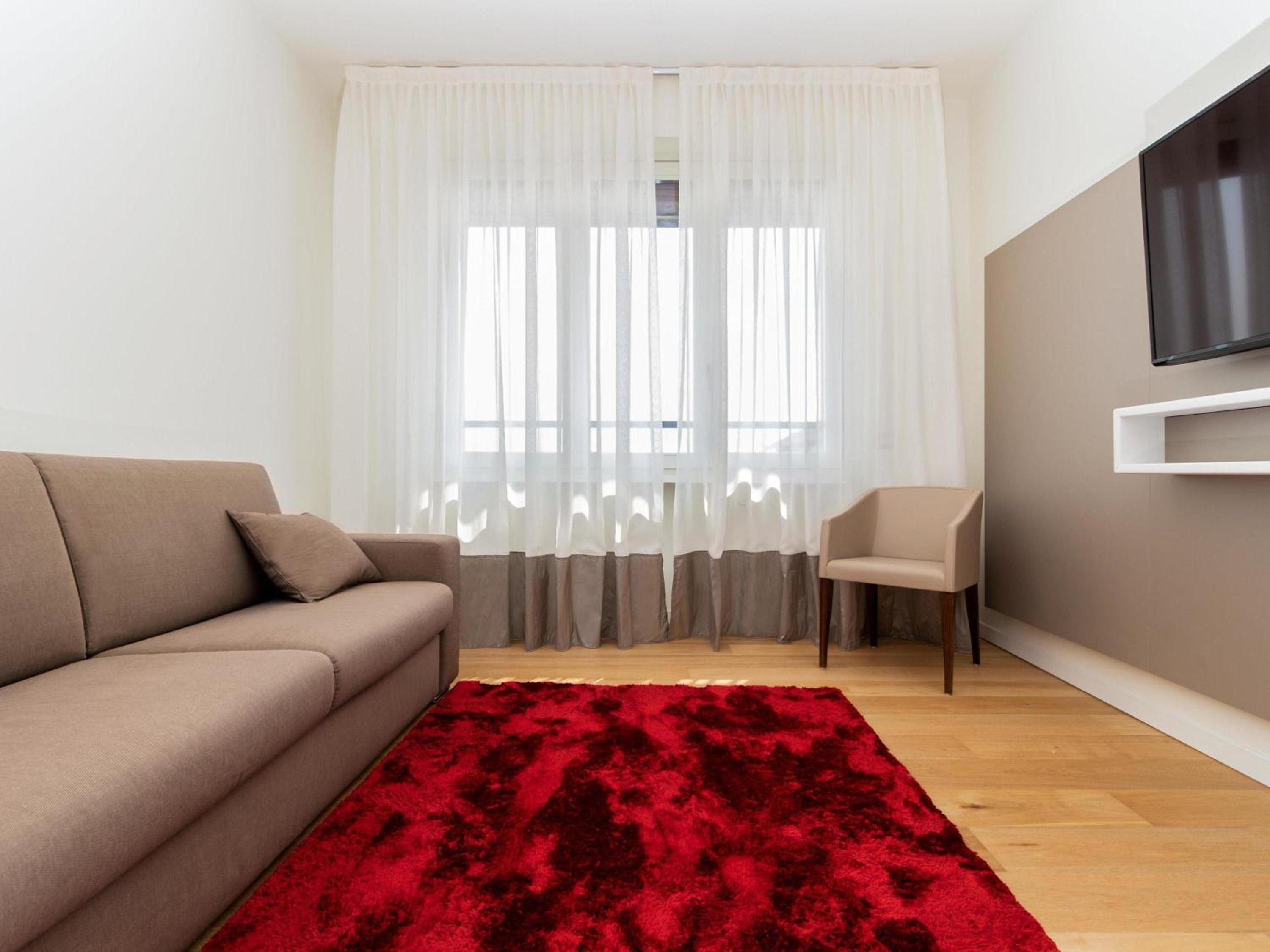 Superior Apartment thumbnail 6