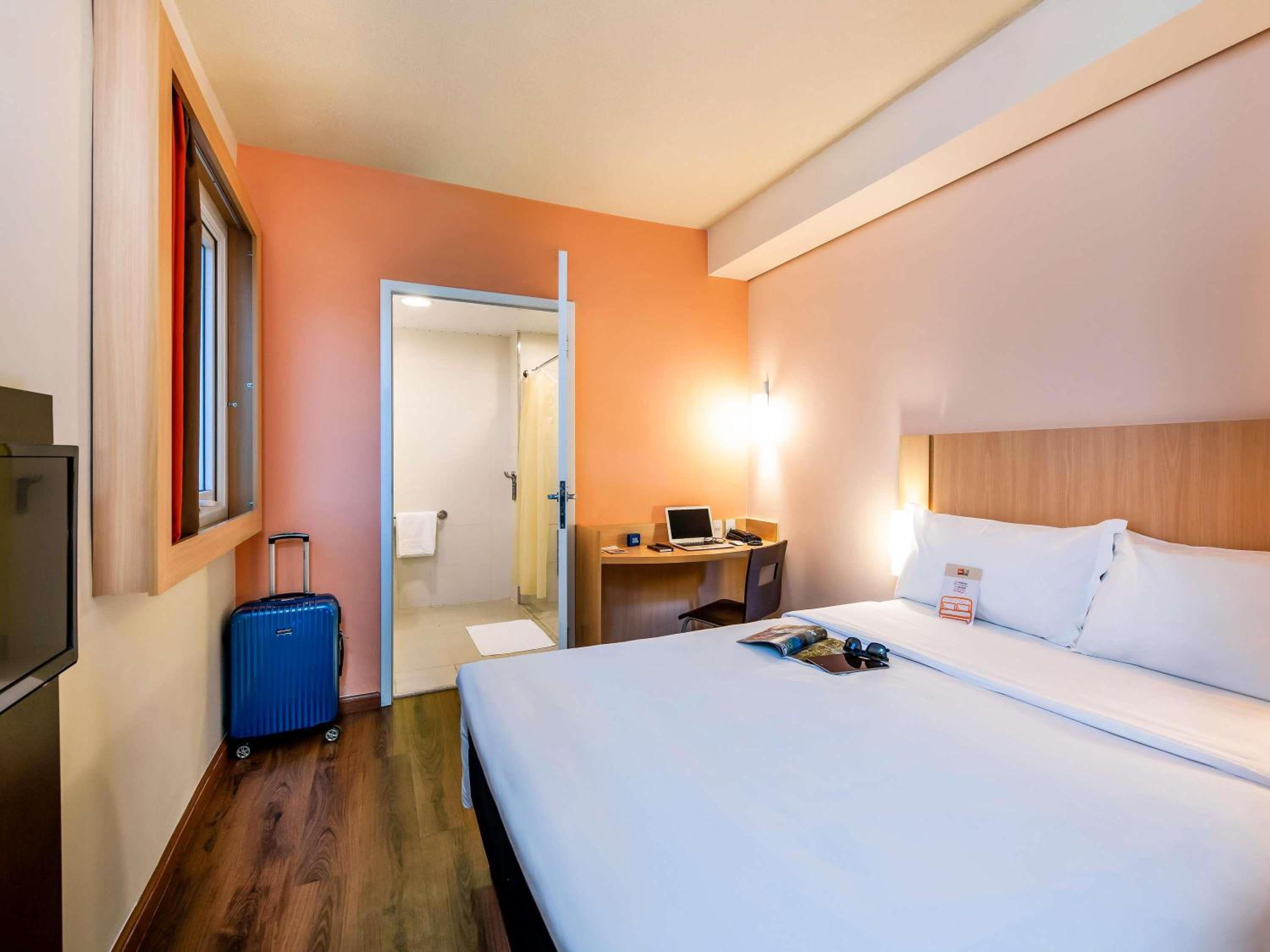 Adapted Standard Double Room photo 2